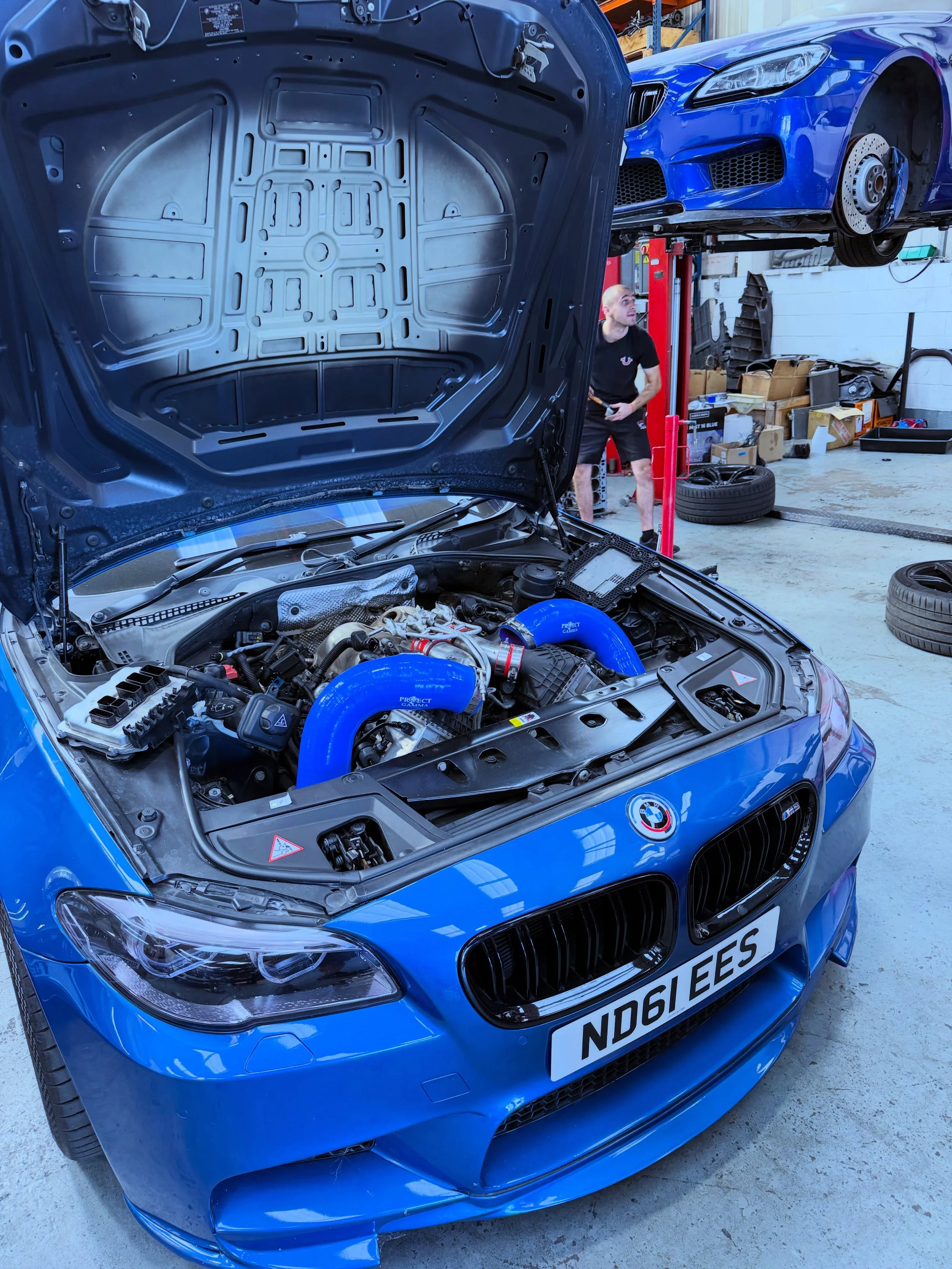Our good friend @sergiupolec beasty BMW M5 F10 is now fitted with @tth_turbolader TTH-950 🐌🐌 and @infinityautodesign intakes  for the best performance💪.

#bmwm5f10 #bmwfans #bmwuk #bmws63 #bmwmpower
