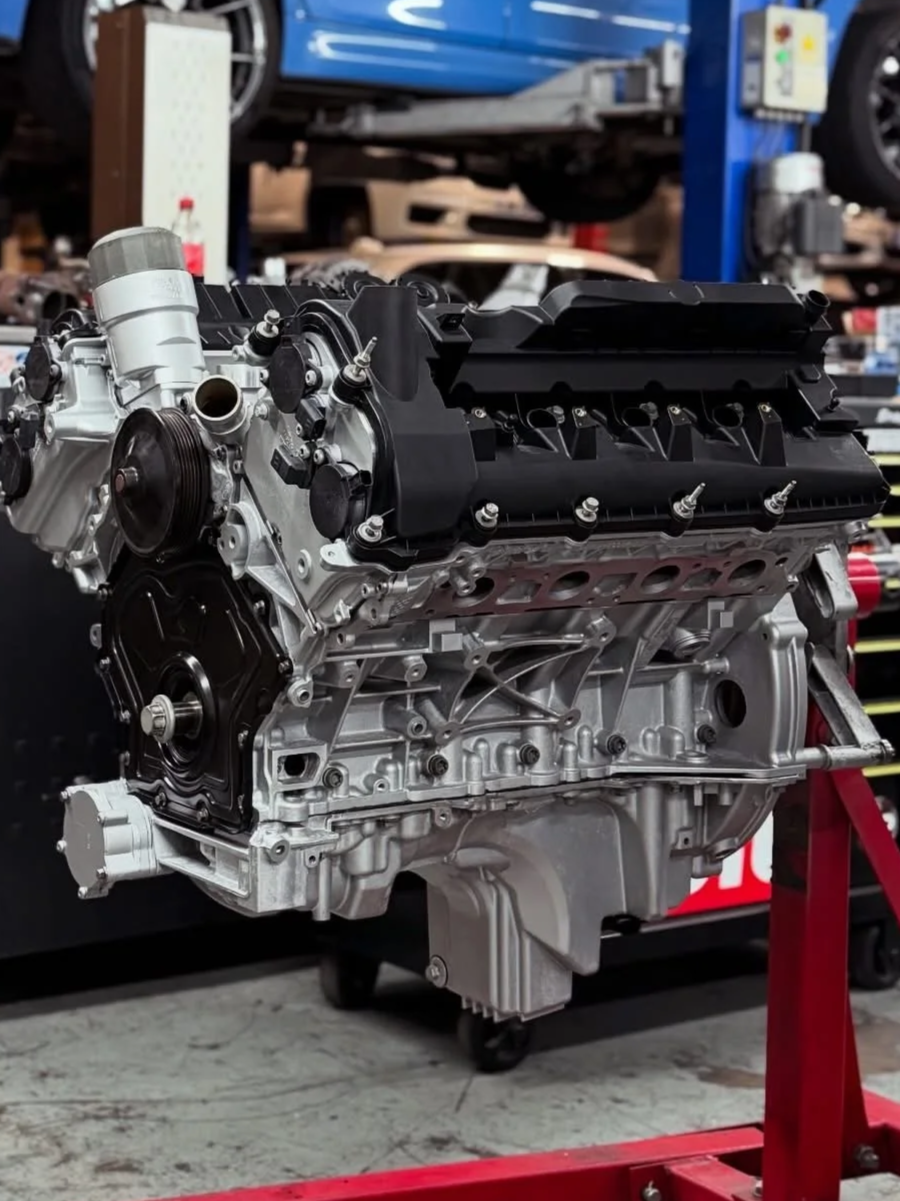 Range Rover SVR 5.0L Supercharger Engine