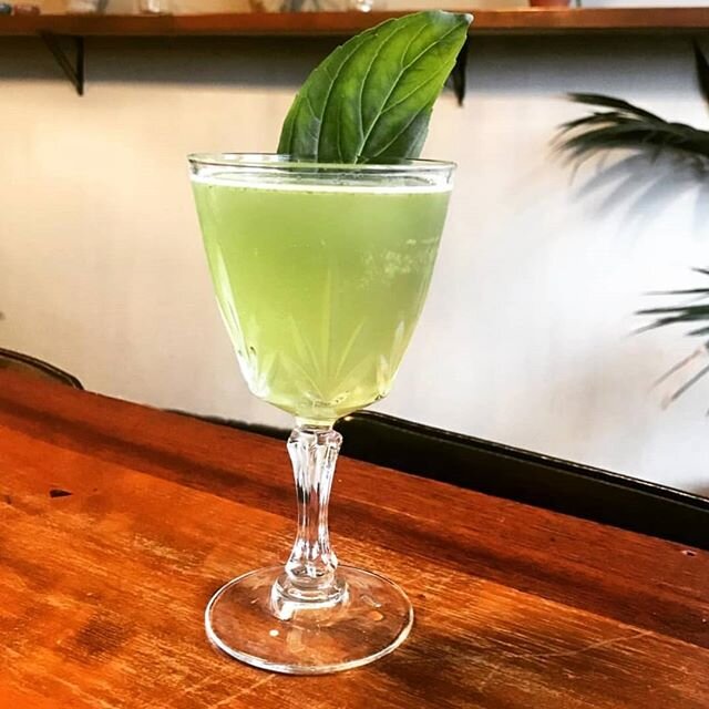 Is it a green juice? Is it a cocktail? Safe to say, this delicious drink from @drinksatpamela is of the alcoholic variety. 
Whether you're looking for Tipples or Health Kick inspiration, head over to the D&eacute;j&agrave; Vu Recipe Guides. Link in b