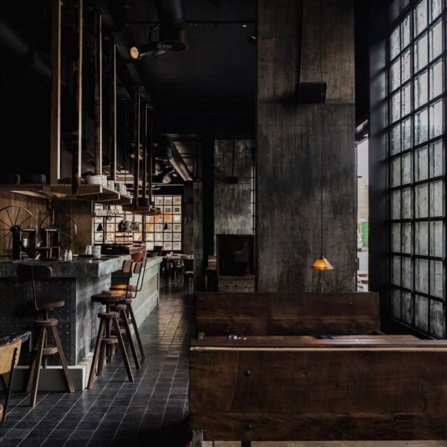 These dark and industrial settings are home to some of the most deliciously smoked BBQ. Nestled on a Shoreditch street corner, you can still find @smokestakuk on the D&eacute;j&agrave; Vu app and save them as a venue to visit later.
