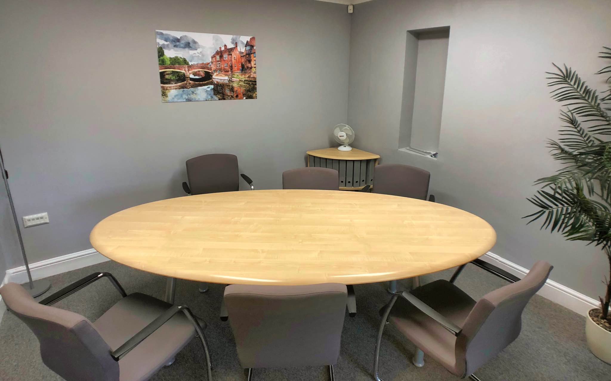 Oak Lodge - meeting room.jpeg