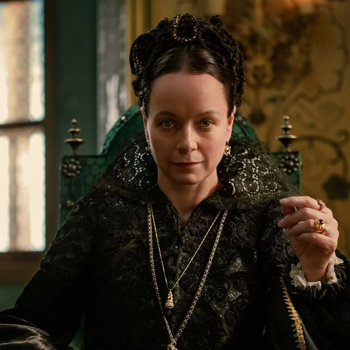 the-serpent-queen-samantha-morton-tsq1-101-072221-0047-a-1800x1200.jpeg