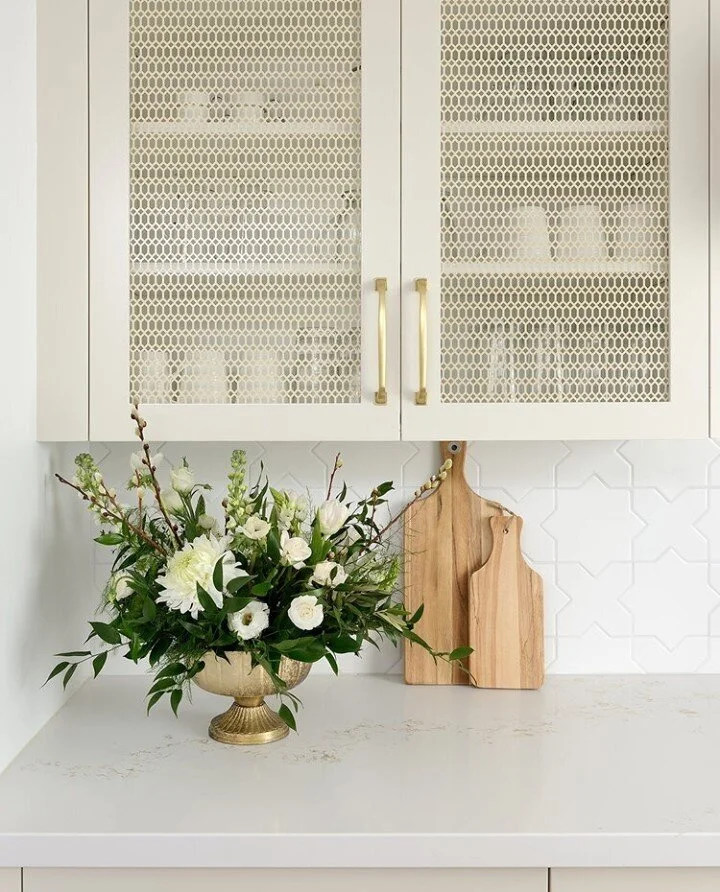 Kitchen details from @michelleberwickdesign_⁠
⁠
⁠
⁠
#ourhomes #ourhomesmagazine #countertops⁠
#cabinets #kitchen #home #interiordesigner #designer #homedecor #backsplash #kitchendesign #renovation #granite
