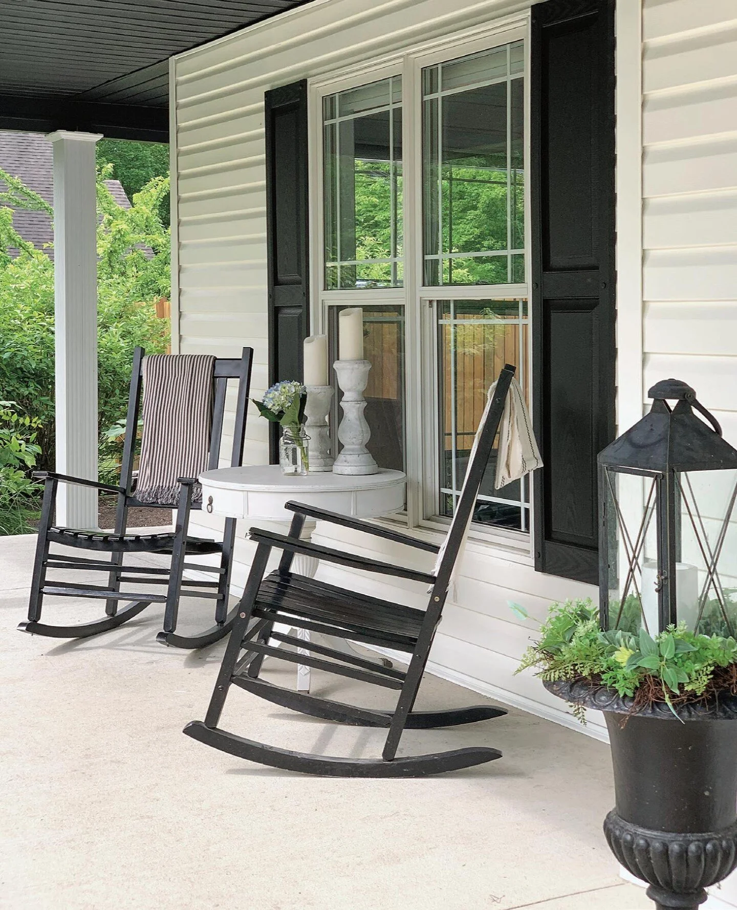 The perfect place to spend a summer evening.⁠
⁠
Design: @riveinteriors⁠
Photo: @kellyhorkoff⁠
⁠
⁠
#ourhomes #ourhomesmagazine #porch #frontporch⁠
#dreamhouse #exterior #farmhouse #exteriordesign #wraparoundporch #dreamhome⁠
#patio #patiofurniture #ou