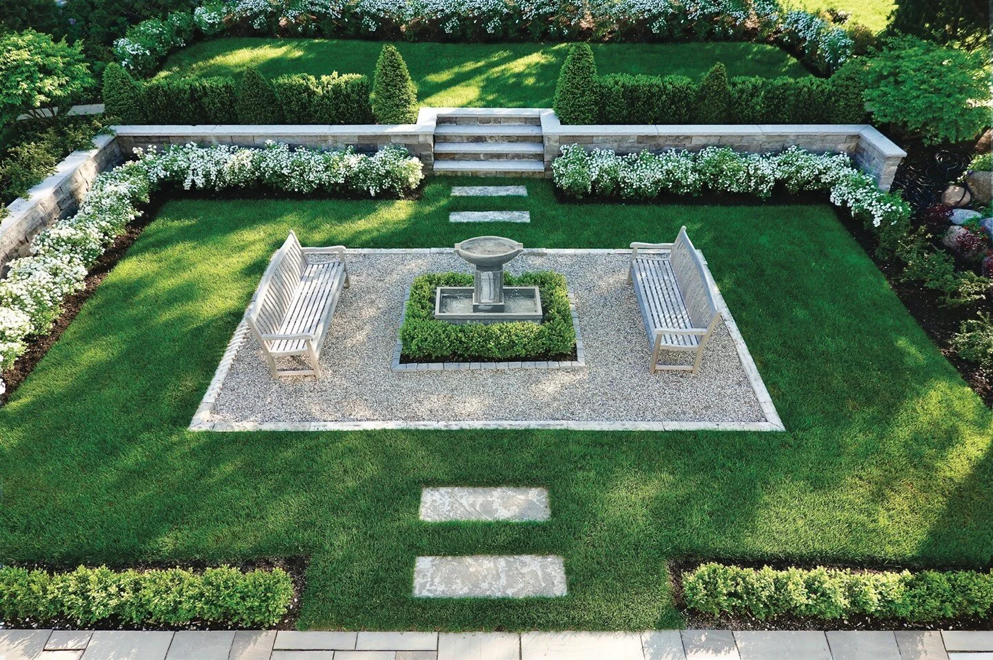 Perfect garden symmetry.⁠
⁠
Design: @fussygardener⁠
Photo: Donna Griffith &amp; Ric Riordan