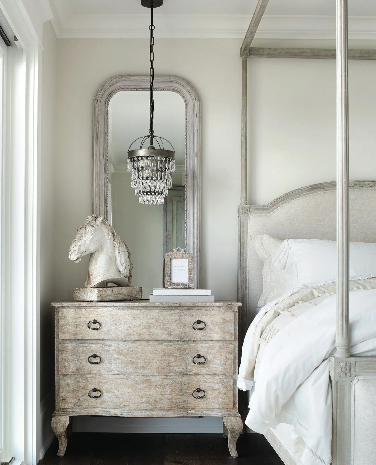 Elegant details make for a bedroom that is both sophisticated and cosy.⁠
⁠
Design: @fussygardener⁠
Paint: @benjaminmoore⁠
Master Bed: @leukbijhermas⁠
Photo: Donna Griffith &amp; Ric Riordan