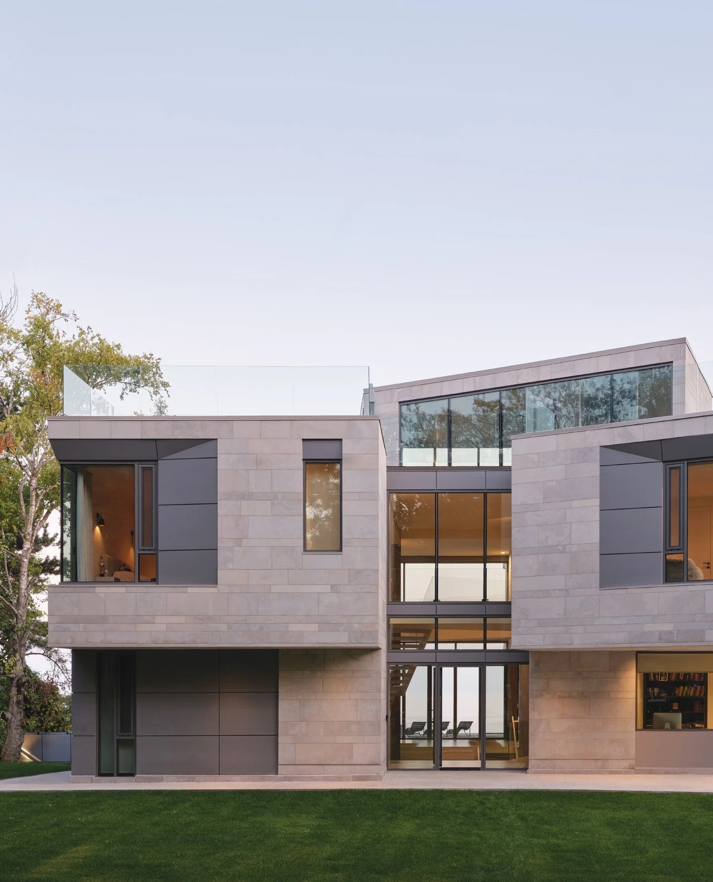 With its elegant lines and thoughtful detailing, Meadowcliffe House blends seamlessly with the landscape. Perched atop the Scarborough Bluffs, the home offers breathtaking views of Lake Ontario, where the cliffs meet the horizon. Shaped by more than 
