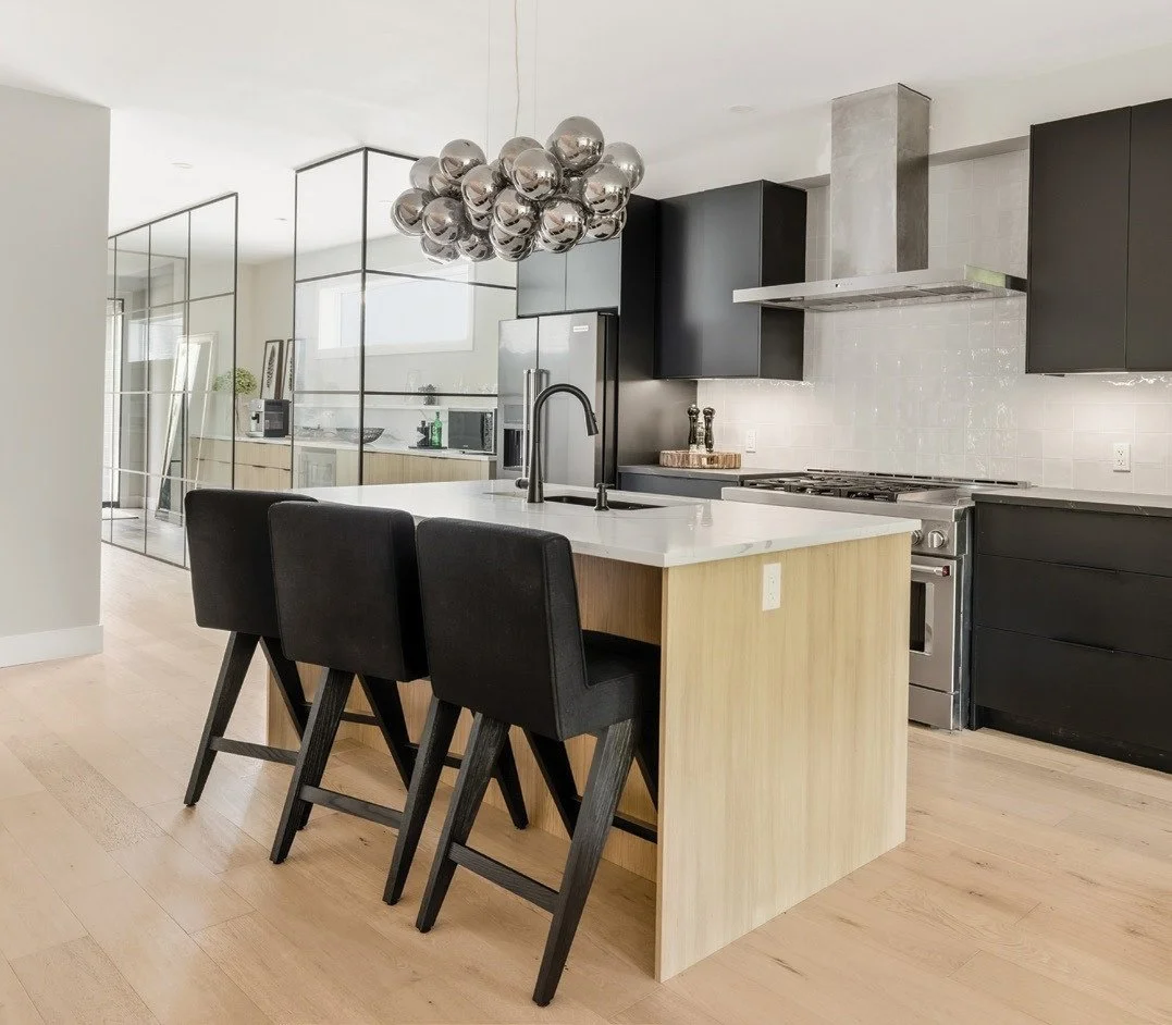 In the Summer Issue, this home&rsquo;s narrow, deep footprint is maximized through an open layout and uninterrupted sightlines that draw the eye toward large windows, filling the interior with natural light. A large island, oversize range and stateme