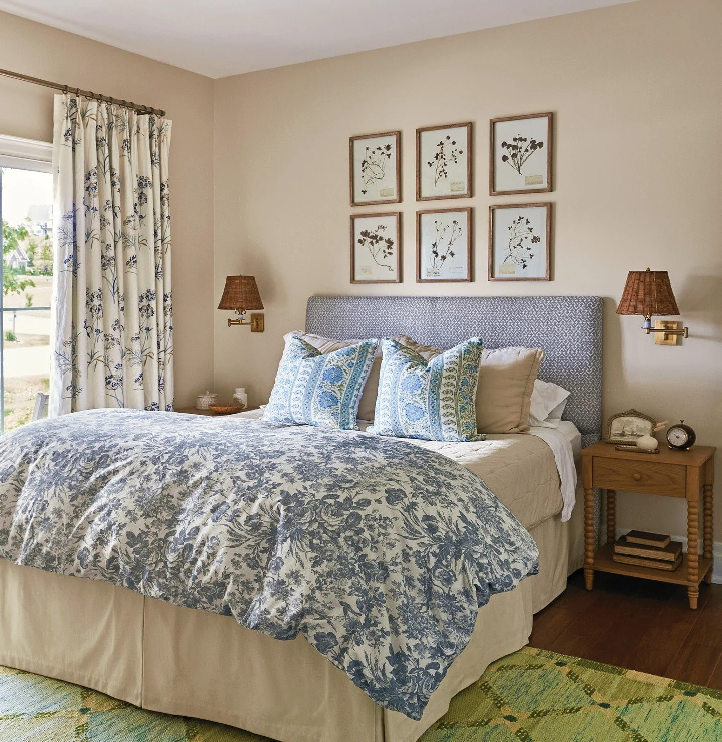 💙🤍Summer bed styling inspiration includes soft, tonal layering that exudes elegance in the primary bedroom. In another bedroom, note the drapery kisses the floor ensure a finished look and make the room feel larger. See more ideas in the Summer iss