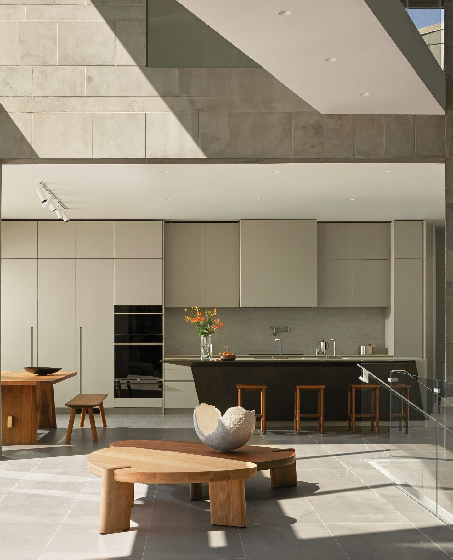 We featured this gorgeously designed home in the 'Best of Ontario' and it has been a favourite with our readers. Notice the open kitchen that was thoughtfully designed for a family that loves to host and entertain. Expansive glass frames uninterrupte
