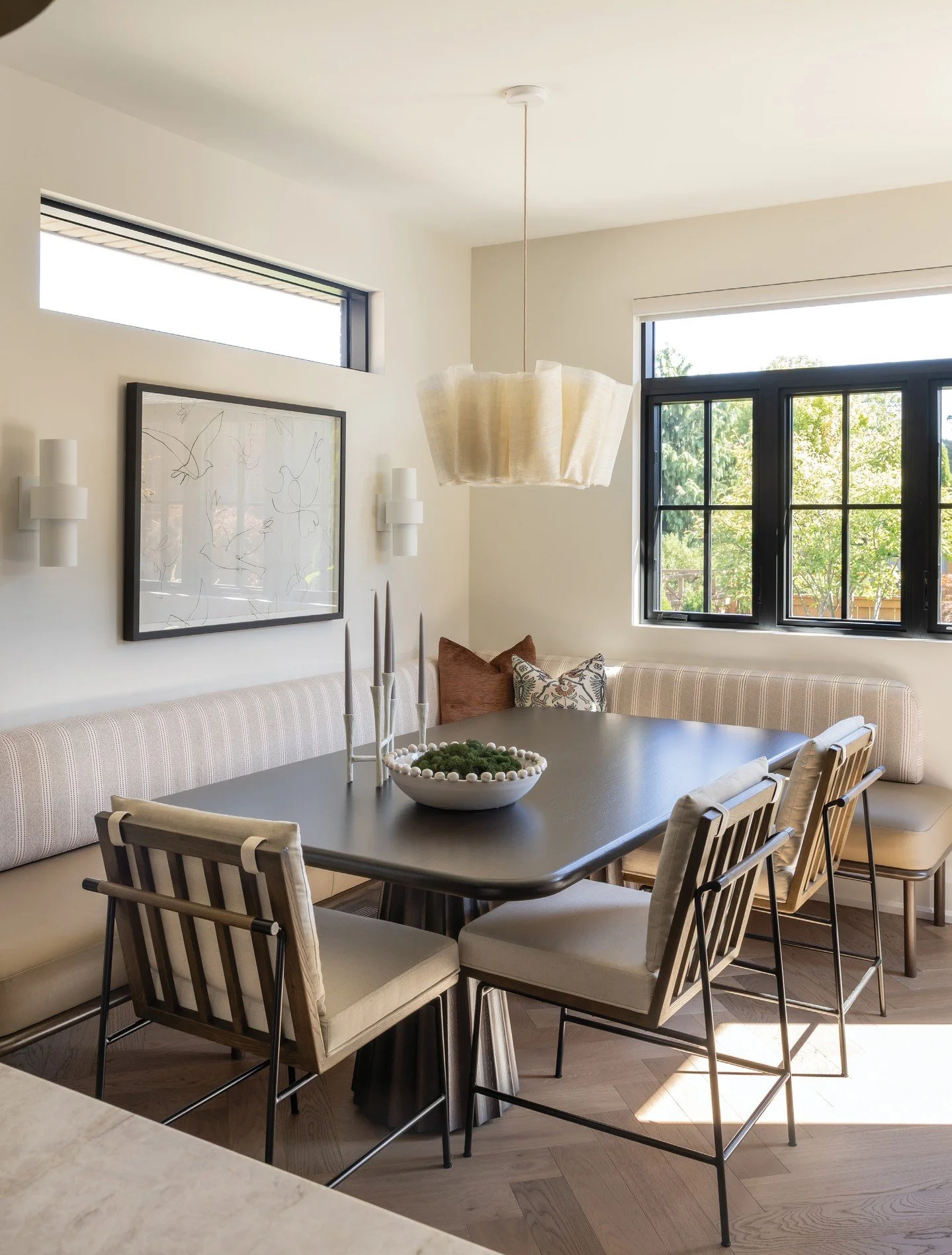 Featured on the cover in The Golden Horseshoe, we enjoyed touring this completely renovated home in Grimsby. In the dining area, a sculptural Pinch light illuminates the dining table, surrounded by a custom banquette designed with performance fabrics