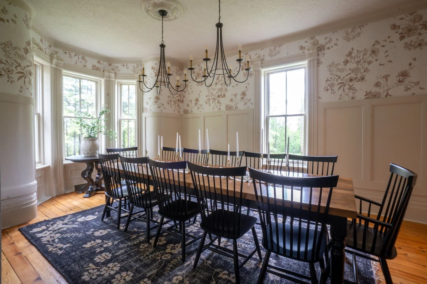When you are looking for a one-of-a-kind shopping destination in the Kawarthas, @craftworksptbo offers handcrafted Mennonite furniture, like this gorgeous dining table that was featured in the latest issue. You will also find home d&eacute;cor, antiq