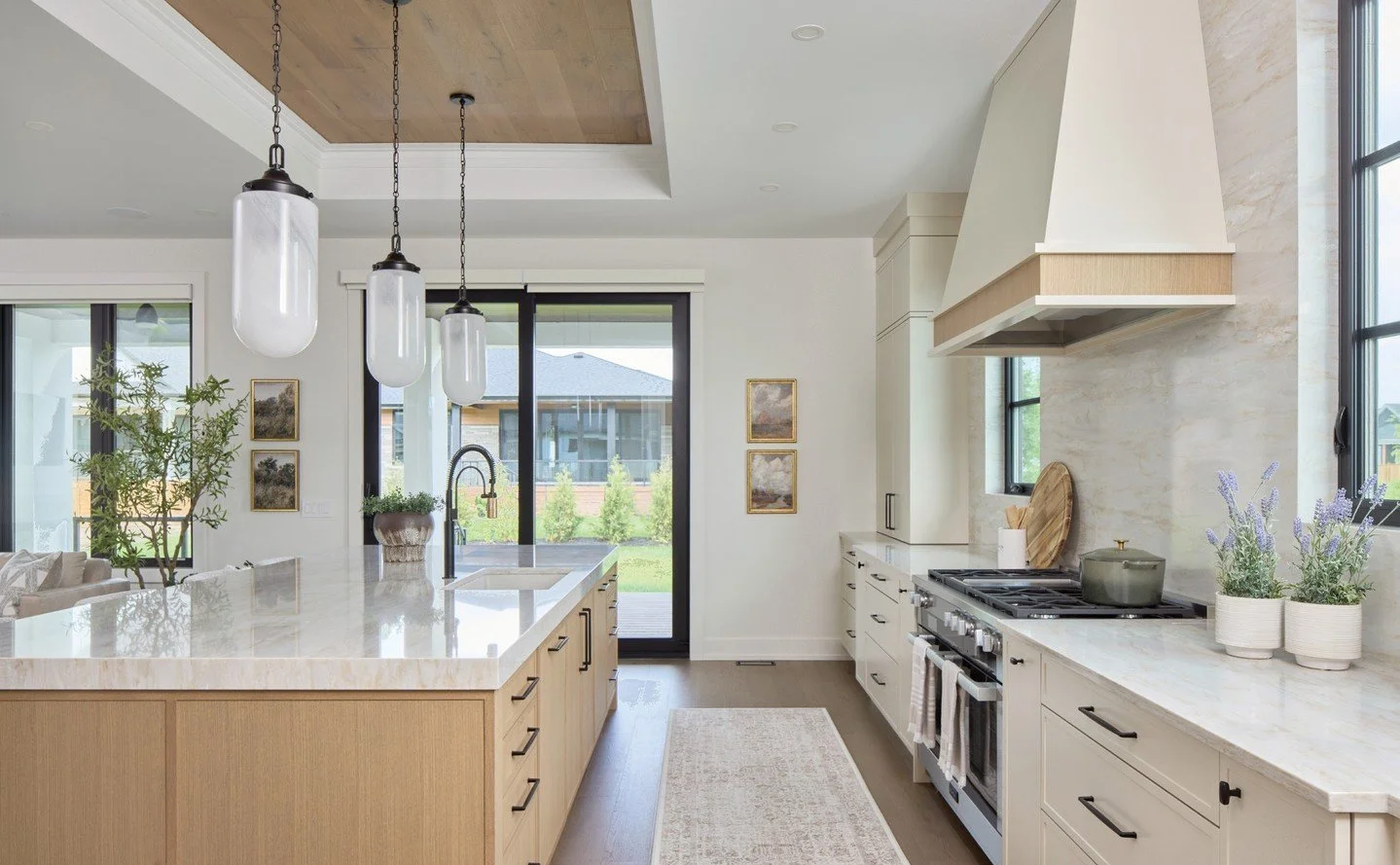 In the latest issue in The Golden Horseshoe region, we are delighted to share the tour of a stunning model home, called The Kingwood. Let's start in the chef-worthy kitchen! This home featuring a 10-foot floor-to ceiling with stacked luxury cabinetry