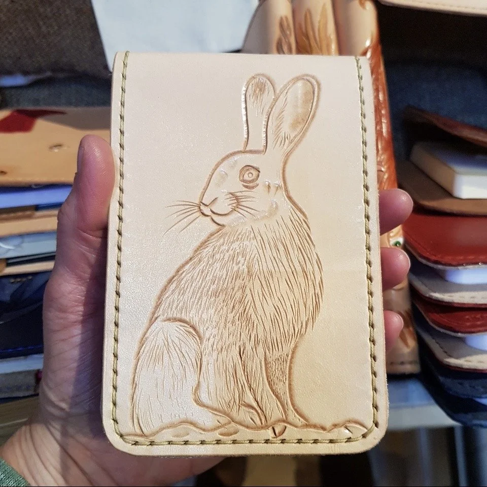 Wild Hare A7 Flip.jpg A7 'police' flip notepad, leather cover. Hare natural, unpainted on natural background.
