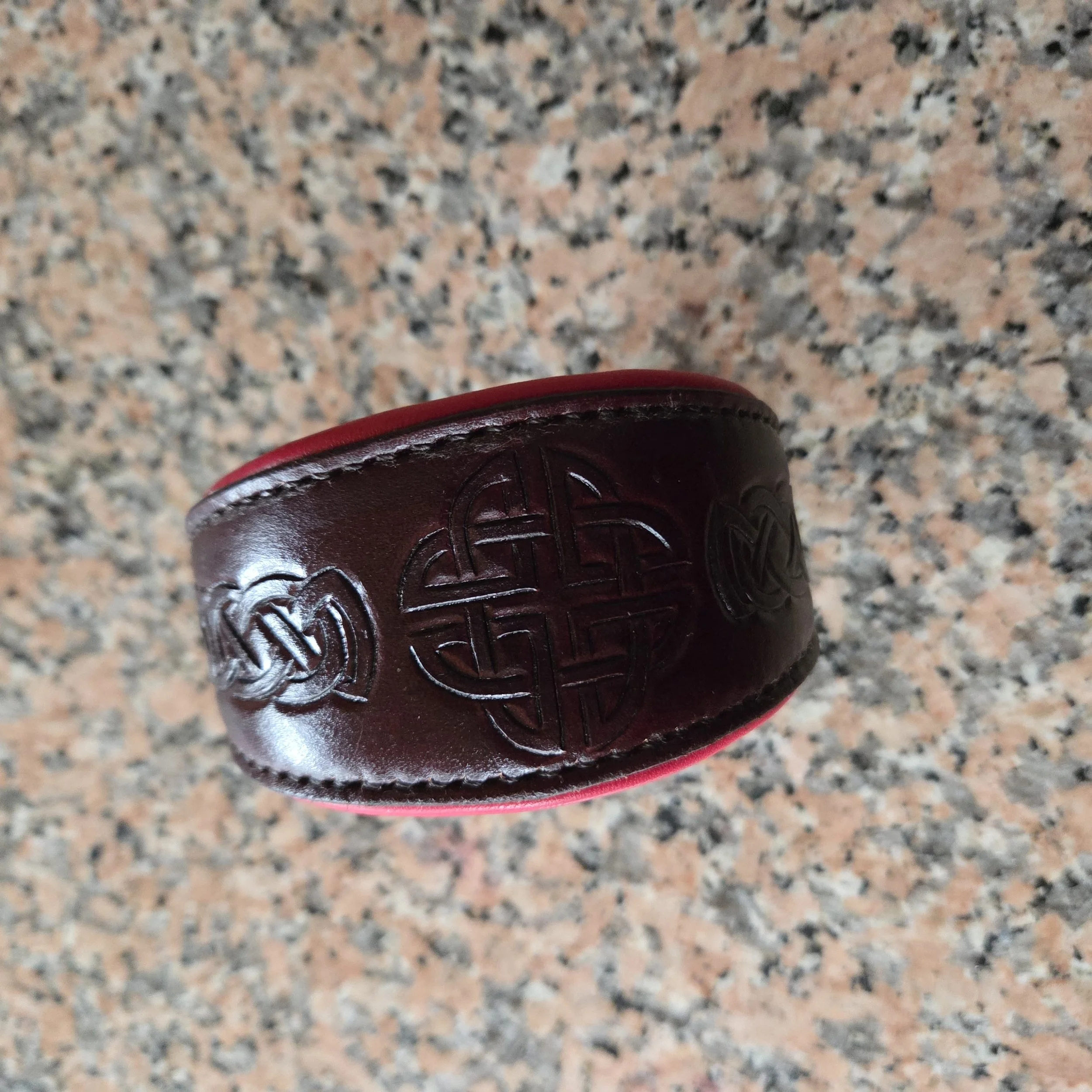 Deerhound Collar 1.jpg Hand crafted leather deerhound collar in bordeaux with crimson padded lining and brass buckle and keeper.