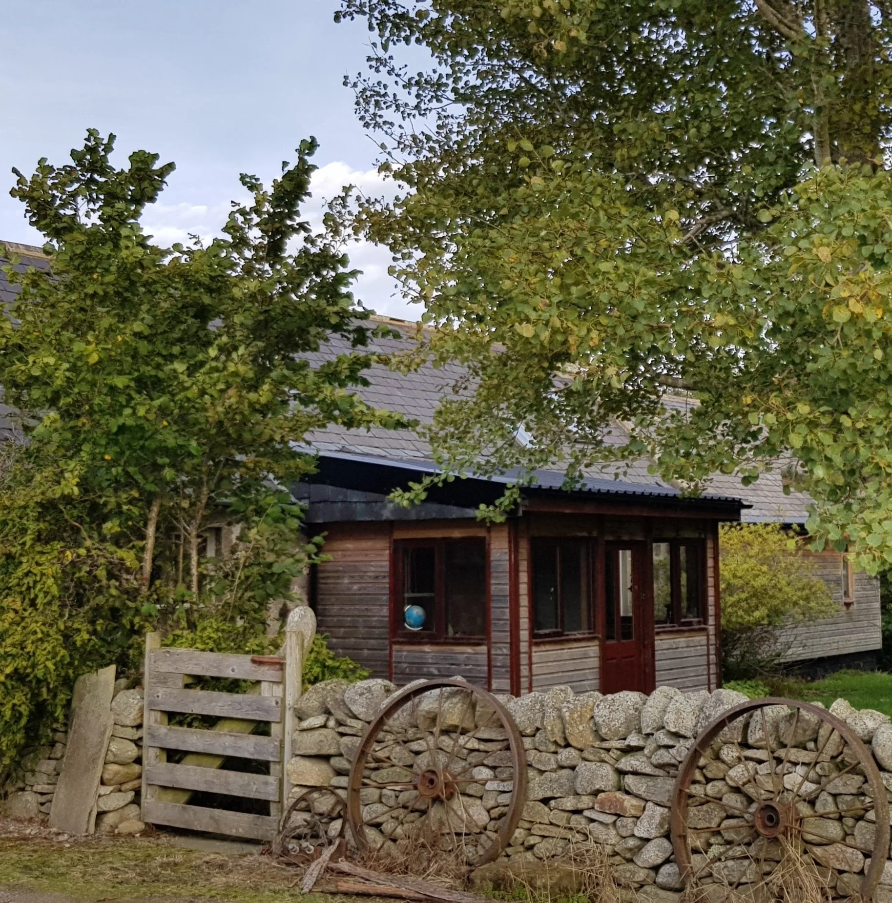 Old Barn Leather winter studio where I work on commissions.