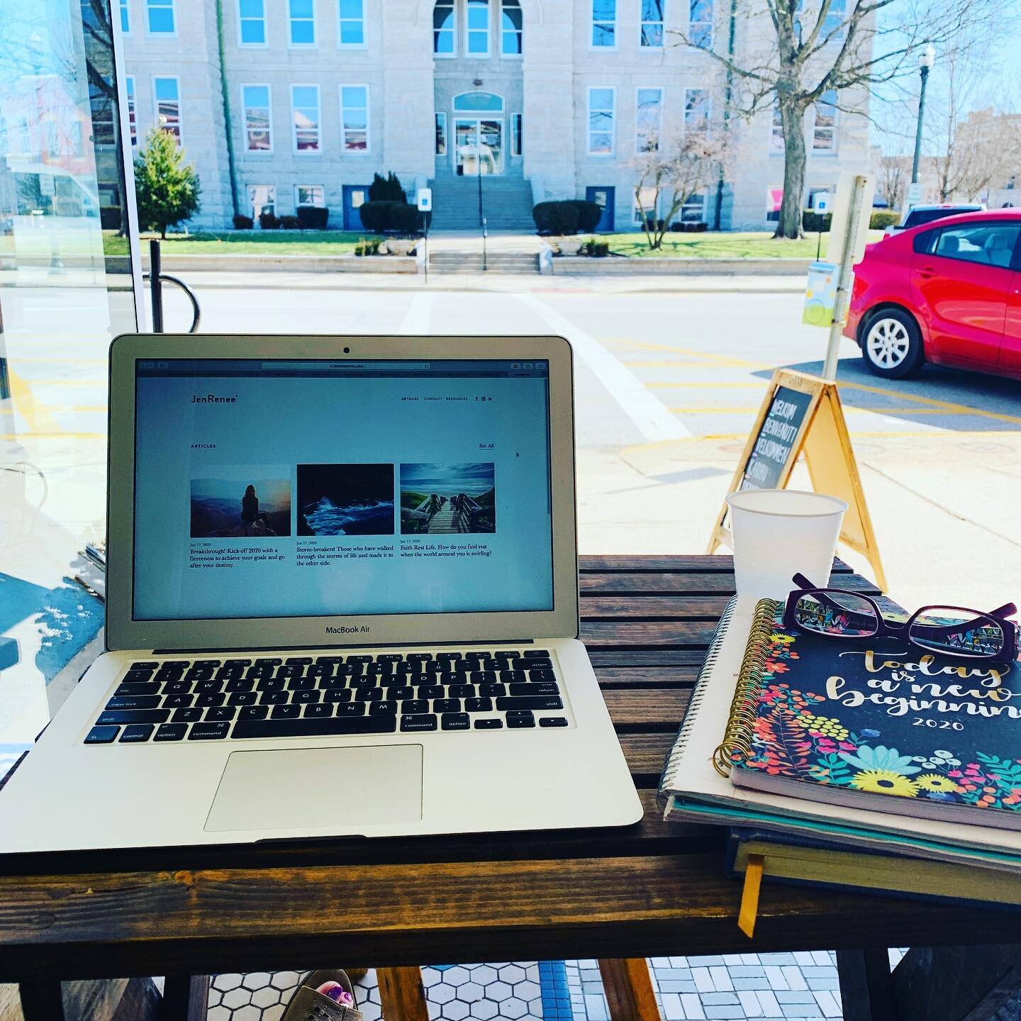It&rsquo;s a gorgeous day!!! Getting creative in my office!! Working on a new article🤓
