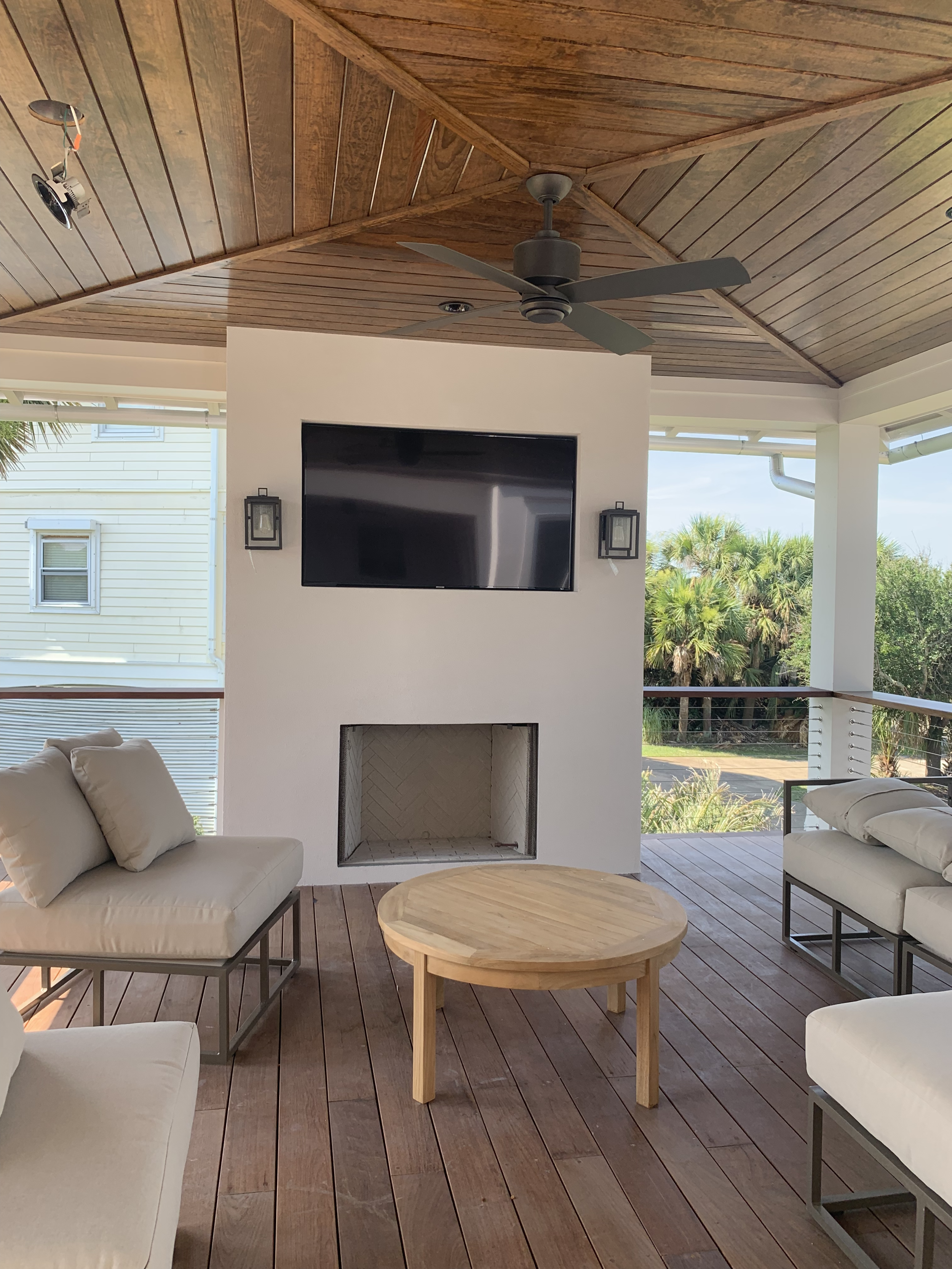 Deck w TV.png