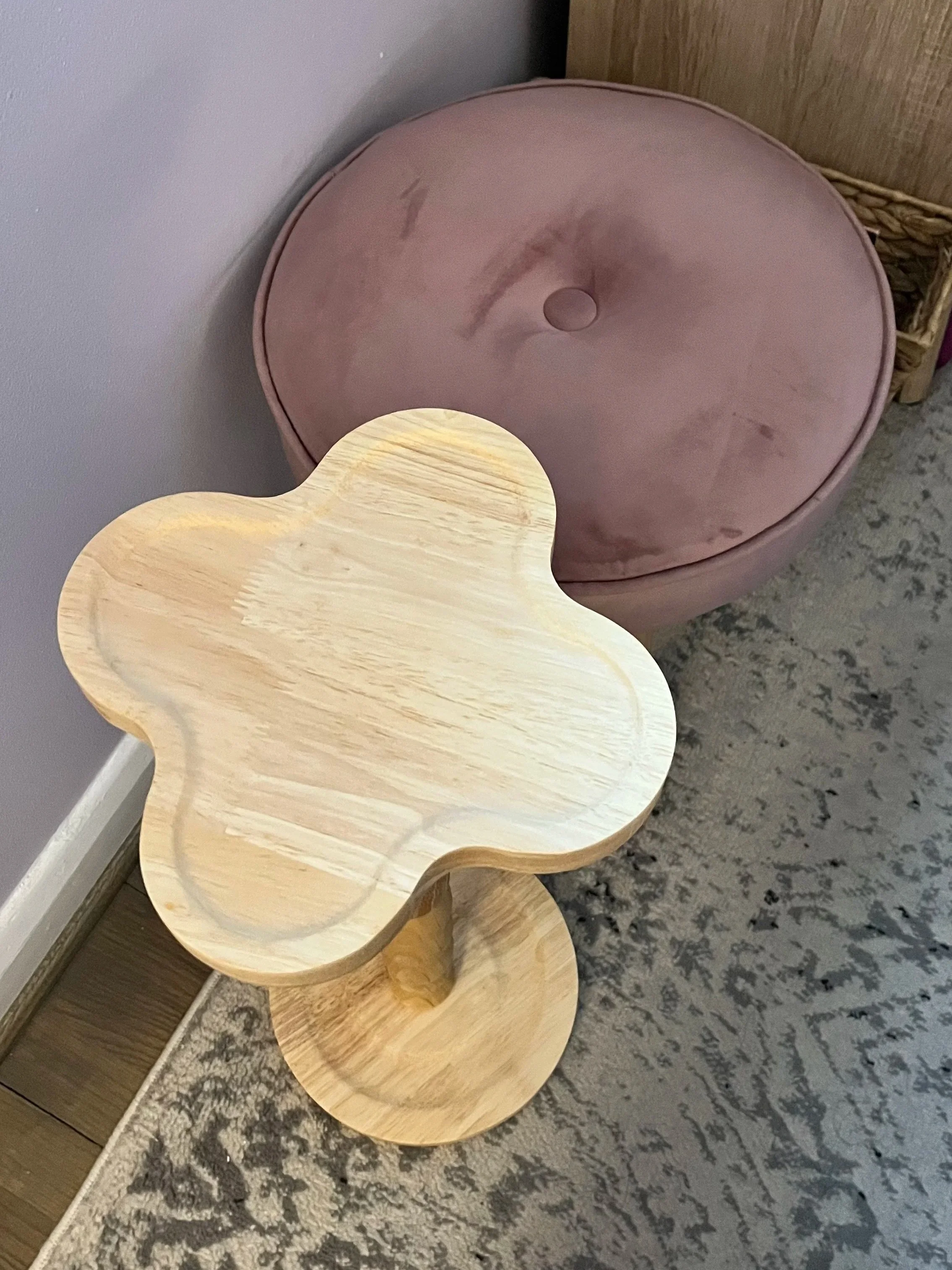 Clover shaped drink table and pink seat