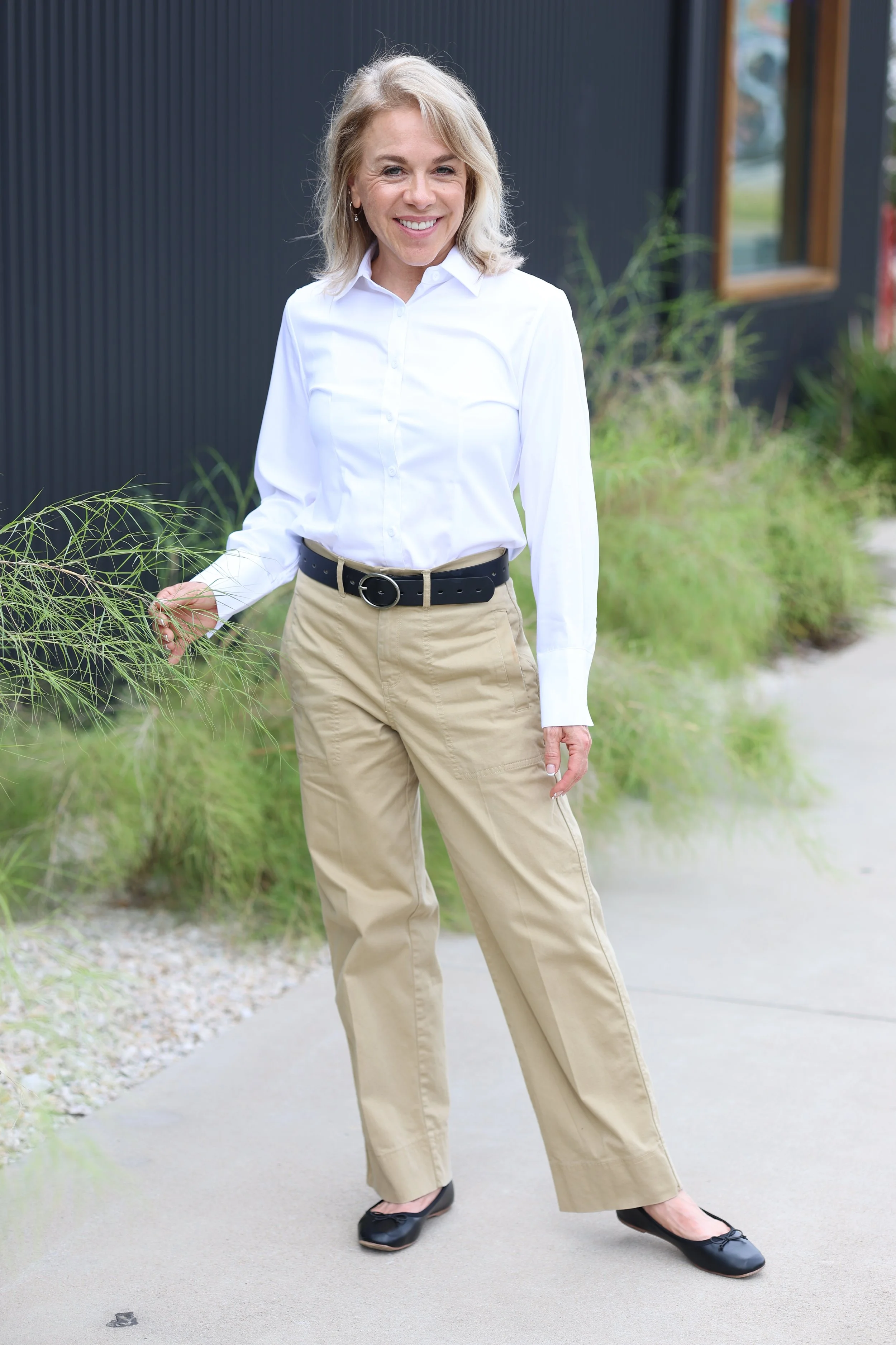 white_shirt_plant_full _body.JPG