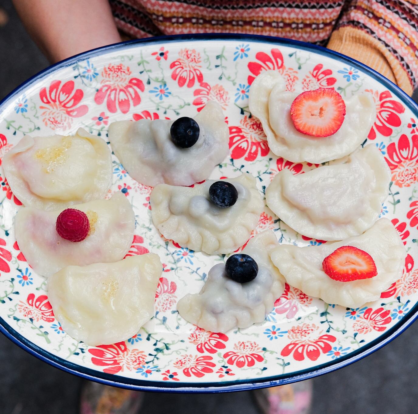 Happy Easter Weekend Pierozek friends! Join us for a well deserved treat on this Good Friday. Our selection of sweet pierogi include Raspberry Sweet Cheese, Blueberry, or Strawberry 🫐🍓#yum 

P.S. We will be closed on Easter Sunday and Monday 🐣🌷