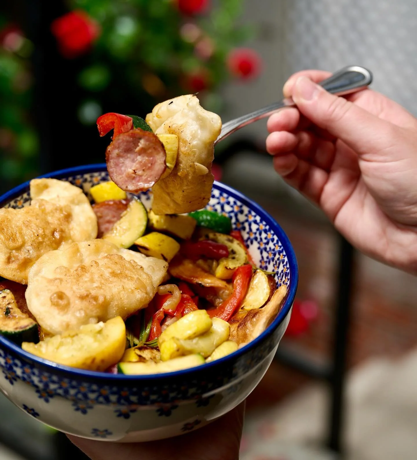 Sun&rsquo;s out, bowls out! Kick off summer with our Summer Grill Bowl &mdash; six pan-fried pierogi of your choice, grilled kielbasa, roasted squash, red bell pepper, caramelized onions, garlic, rosemary, and sweet roasted corn. 😋☀️ 

#summer #summ