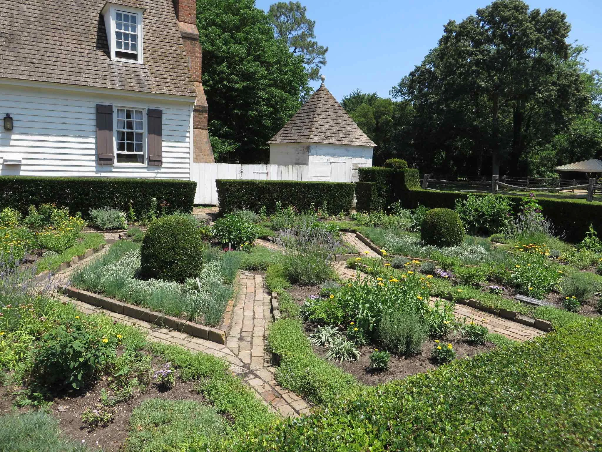 Colonial Gardens