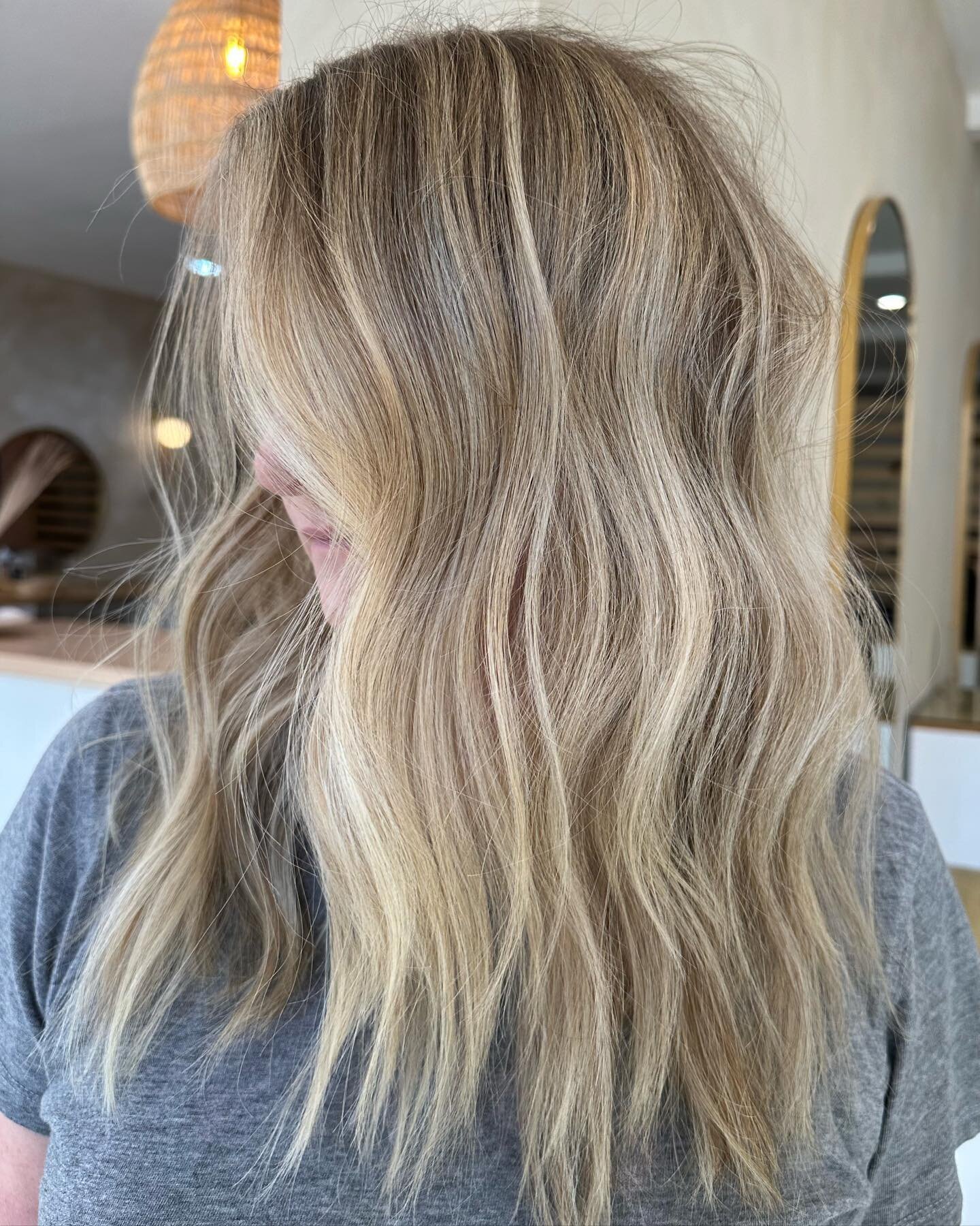 BLONDIES&mdash;  here&rsquo;s a thought 💭 

do you feel like every time 4-5 weeks after getting your hair done your blonde is yellowy or just not as vibrant as it started and you don&rsquo;t love it anymore? 

Q for you sis &mdash;  was the last tim