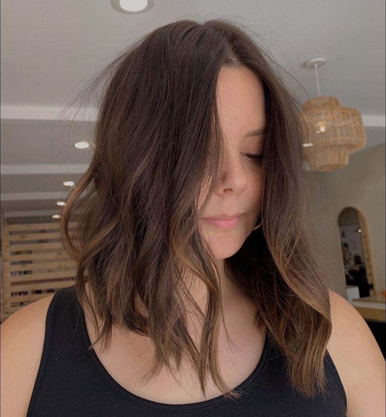 Do you love your brown hair but wish it had a little more life and texture? 

Spice it up by adding really subtle dimension for more shine, pop, and vibrance ✨🤍 

Color &amp; cut @ellenwaltershair 

Balayage, brown hair, lob, long Bob, rich brown ha