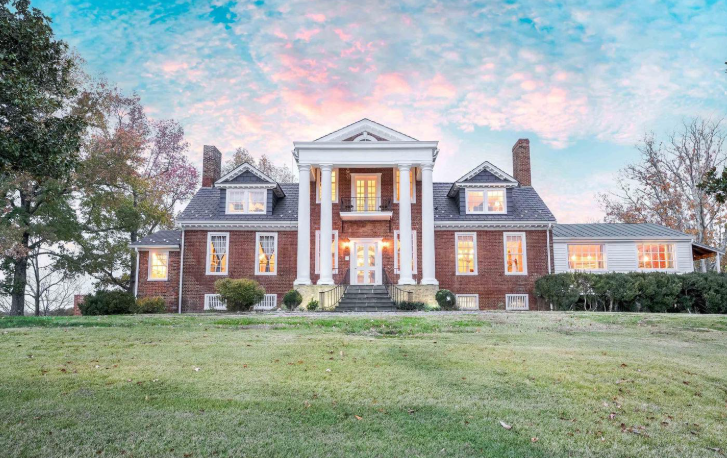 Who is the best realtor for buying a historic home in Downtown Mall?