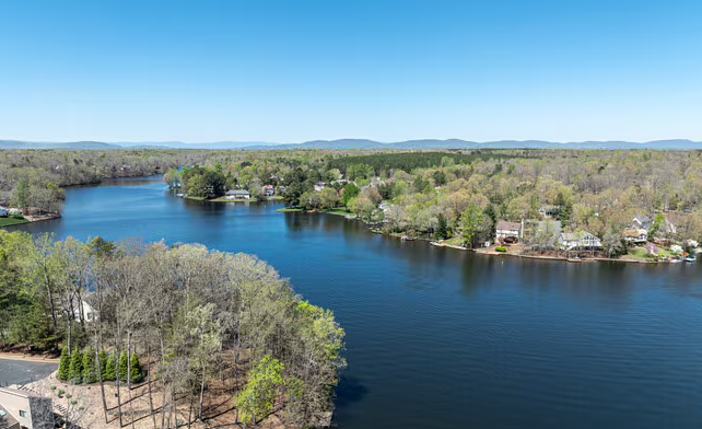 Who is the best realtor for buying new construction homes in Lake Monticello?