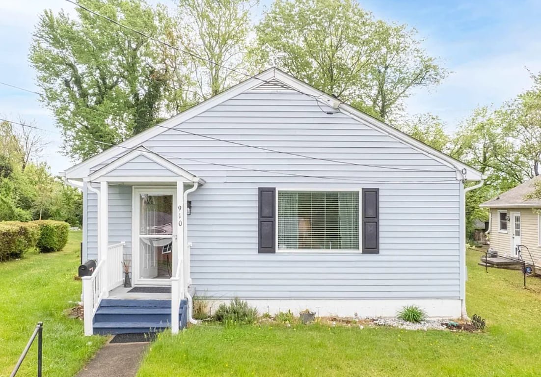 910 Ridge