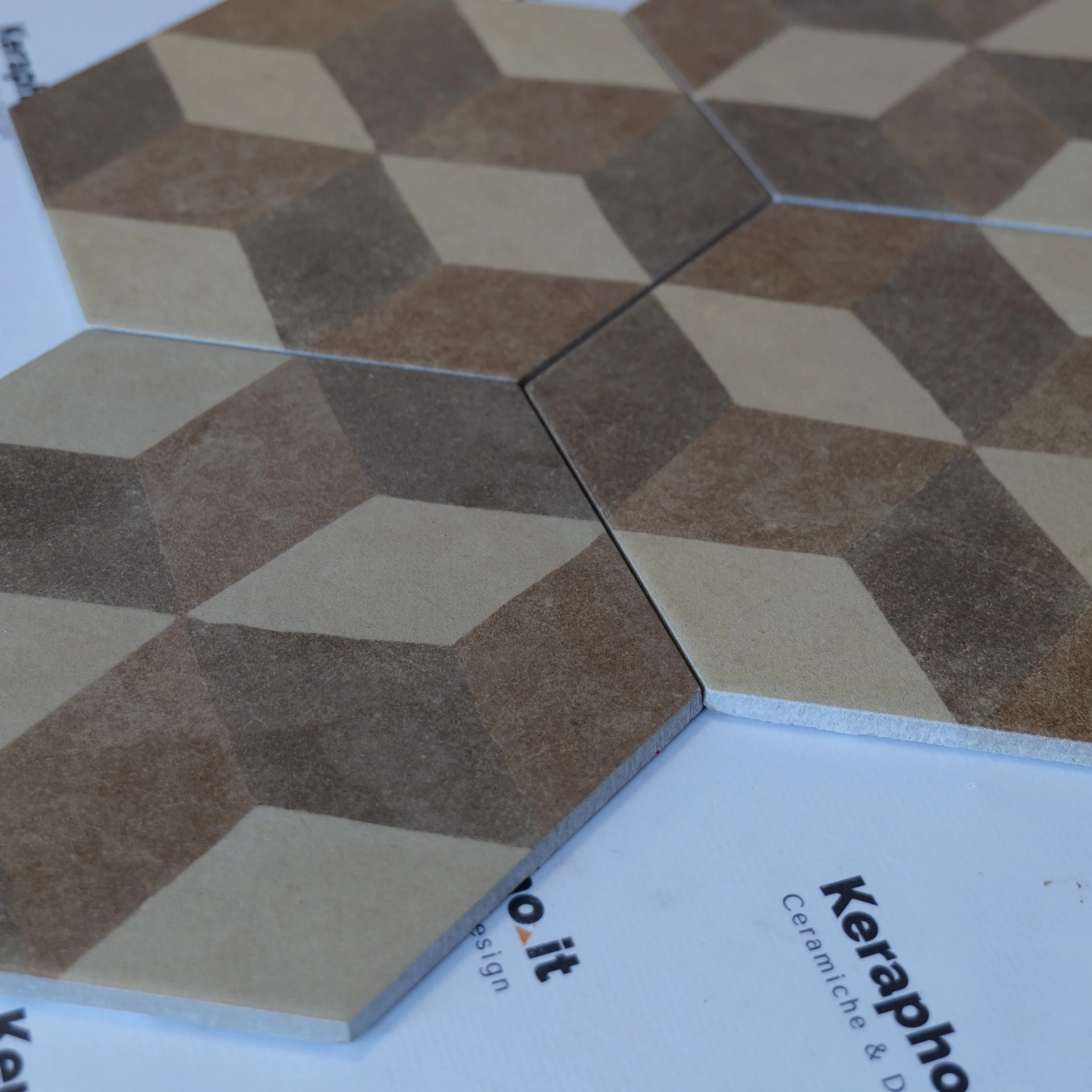 Decoro Exagon al mq 12€. Spedito a confezioni