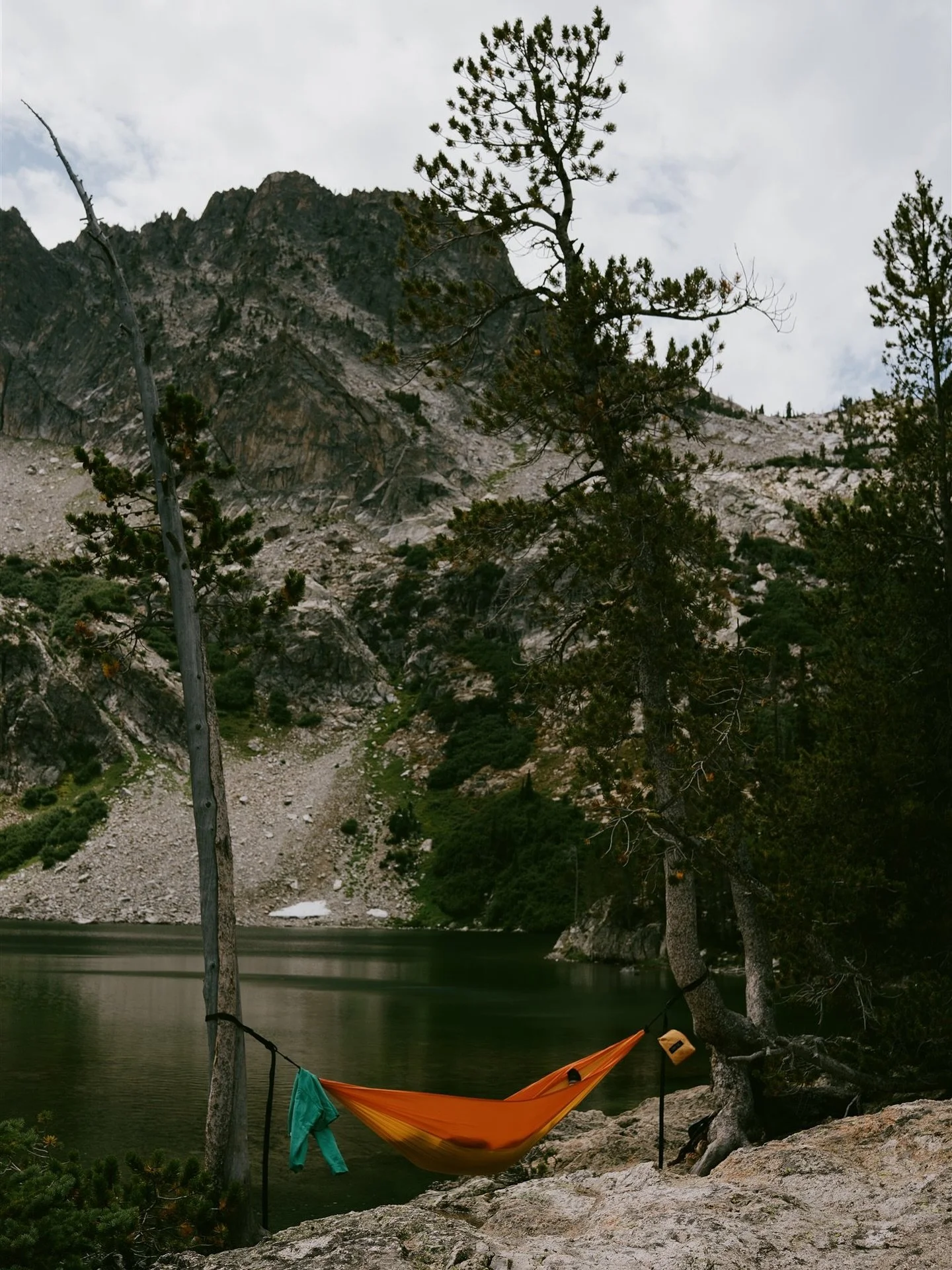 Where I’d rather be 🏕️
.
.
.
.
.
#visitidaho #idahoparks #idaho #alpinelake #tourismphotography #tourismphotographer #adventurephotographer #adventure #internationalphotographer #photographer #tourism #travelphotographer #adventurephotography