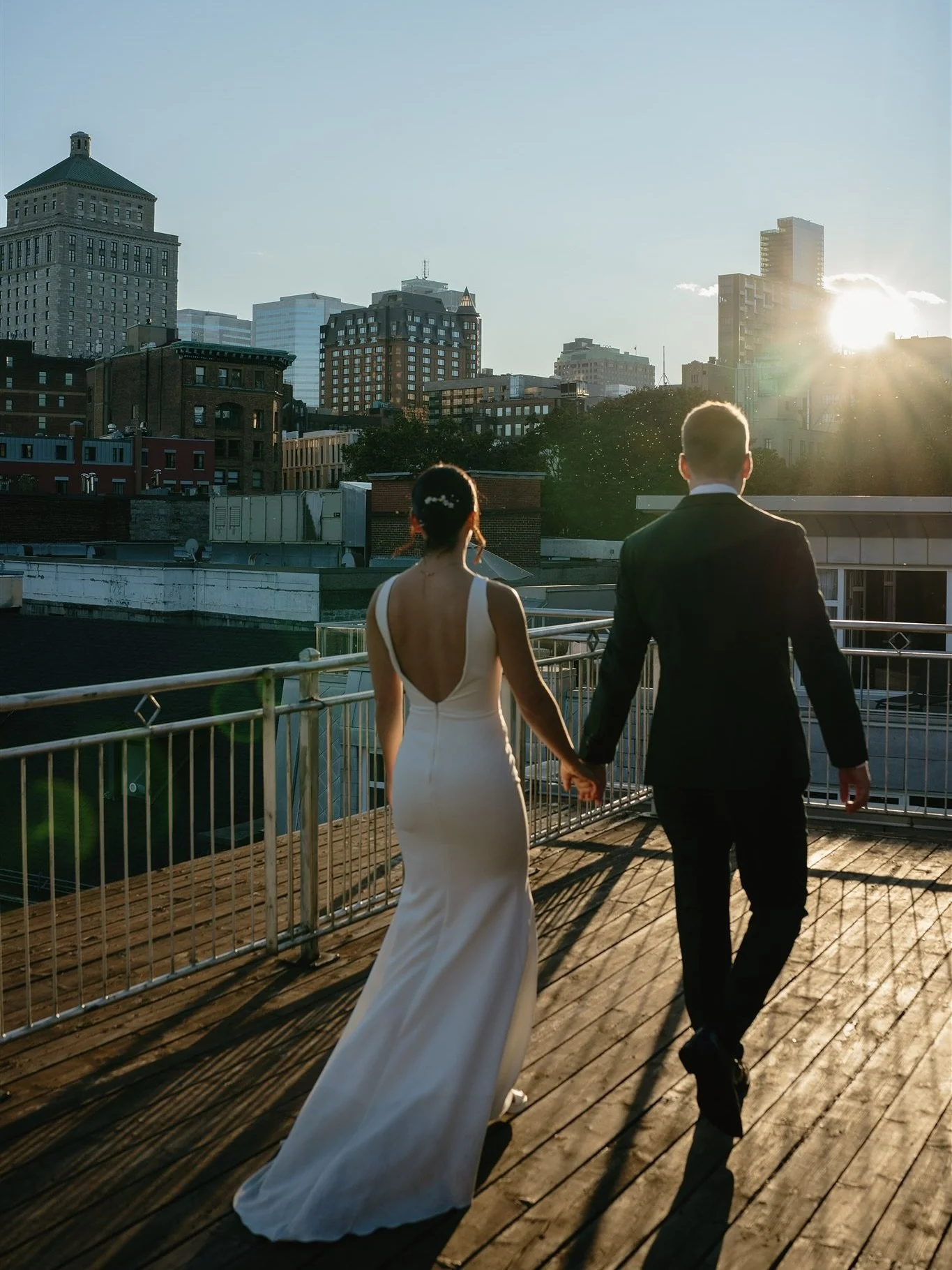 &Eacute;milie &amp; Julien ; le bal urbain 🏙️
.
.
.
.
.
#weddingphotographer #photographedemariage #mariageurbain #urbanwedding #montrealurbanwedding #terrassenelligan #mariagequebec #elopementlaurentides #photographelaurentides #mariagemontreal #we