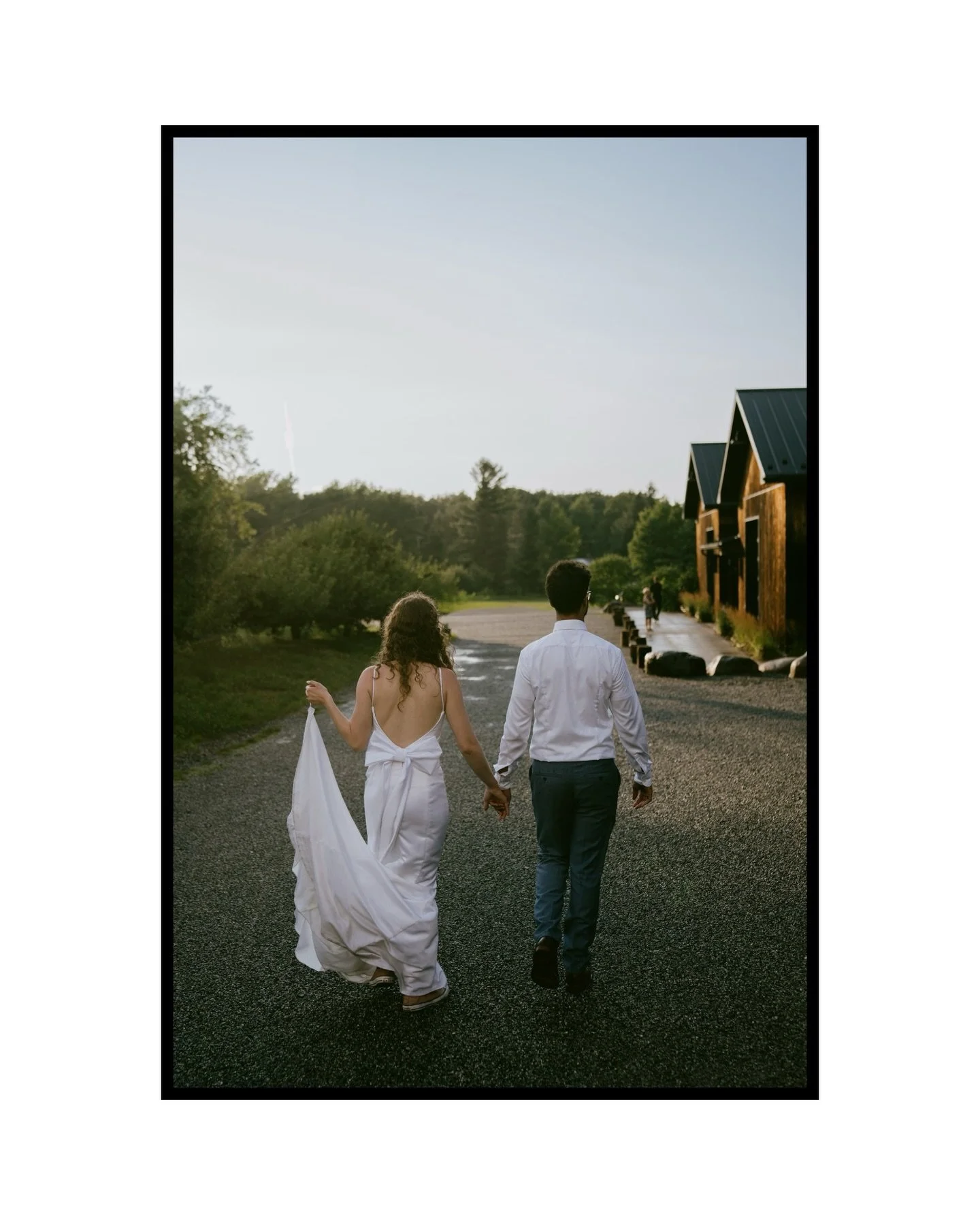 Springy vibes at @le.flanc.nord 🌦️
.
.
.
.
#mariageflancnord #vergerduflancnord #orchardwedding #weddingphotographer #mariagequebec