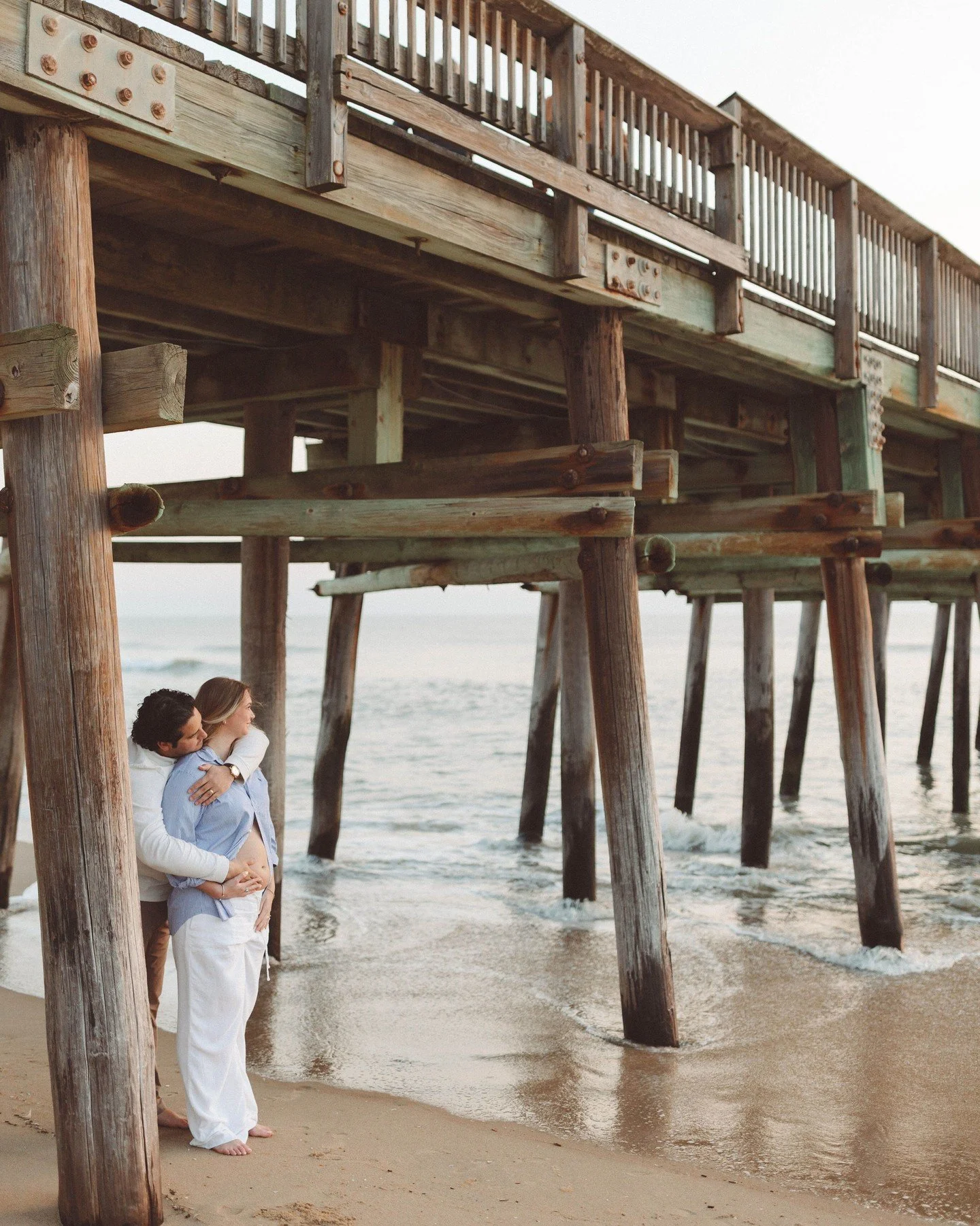 Sunrise has easily become my favorite time to meet up with clients and create some memories for them. Here's why: 
-The day is fresh. You might have sleepy eyes but generally you're not stressed about whatever happened that day. 
-No traffic. Easy pa