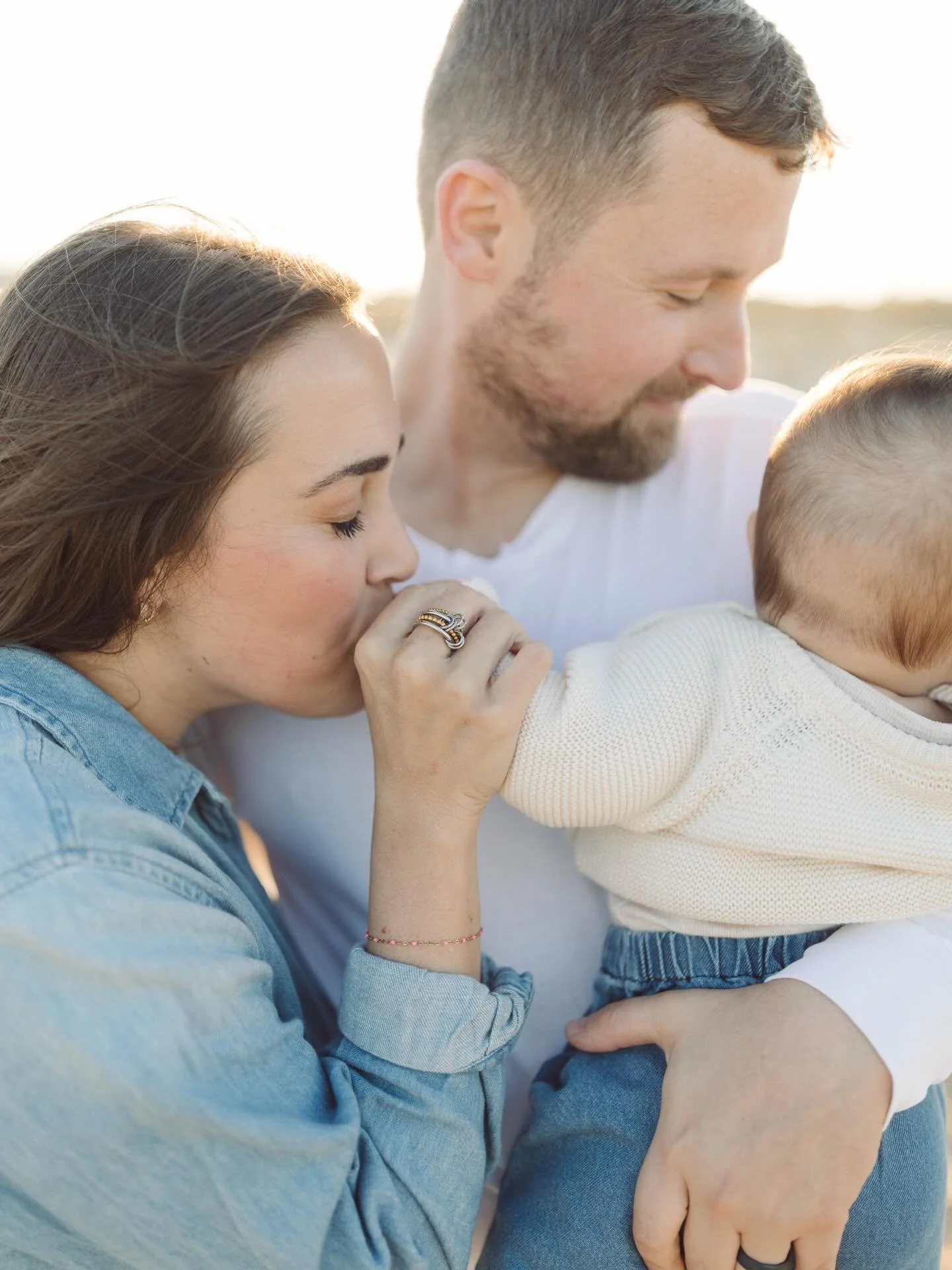 Annie and I had one of those &ldquo;how do I know you?&rdquo; moments at the beginning of their family session. 

They were soooooo familiar and we finally just choked it up to the &ldquo;I&rsquo;m grew up around here&rdquo; status and moved on to ta
