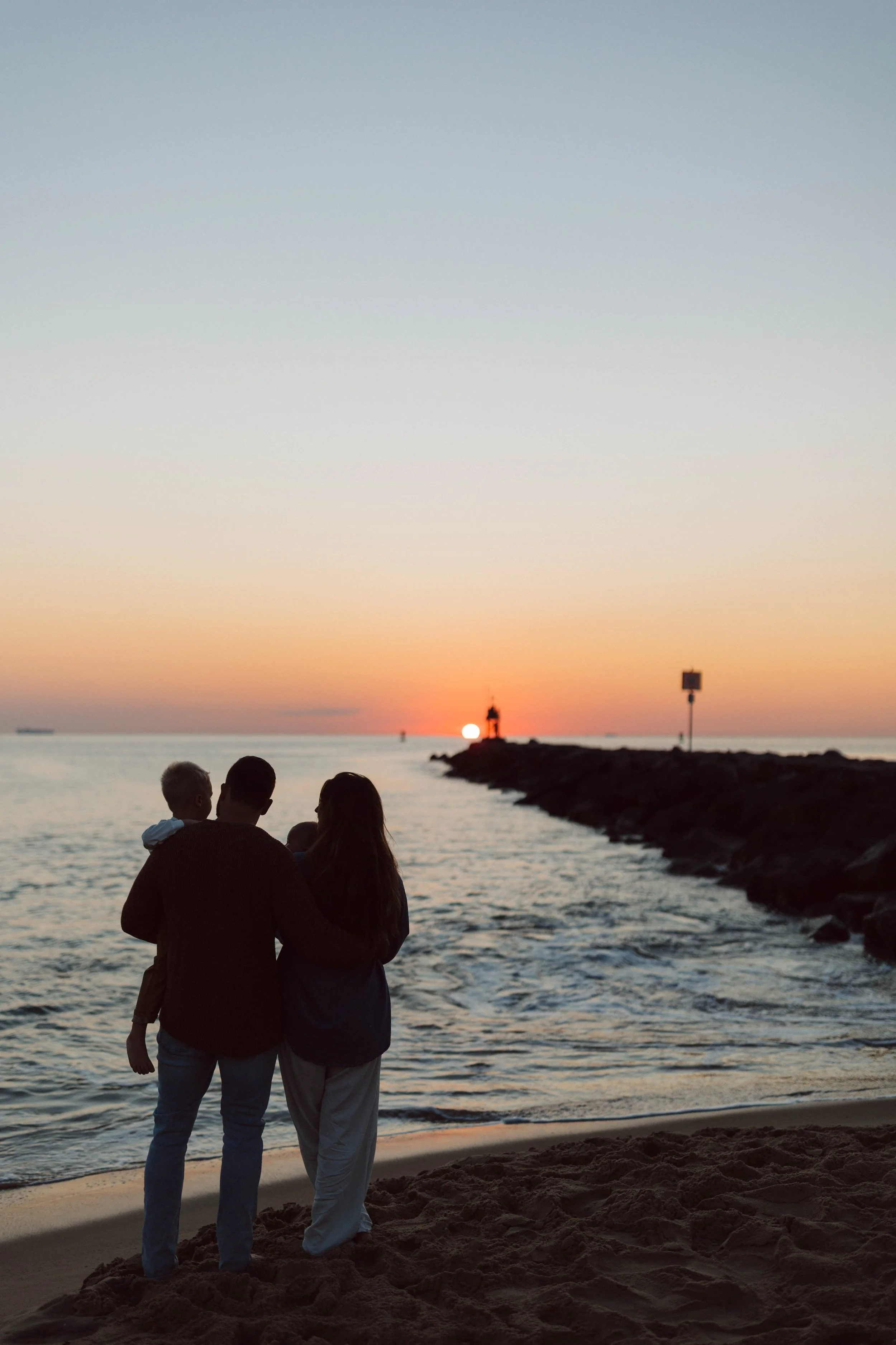 BishopSunriseVirginiaBeachFamilySessionSneakPeek8_.jpg