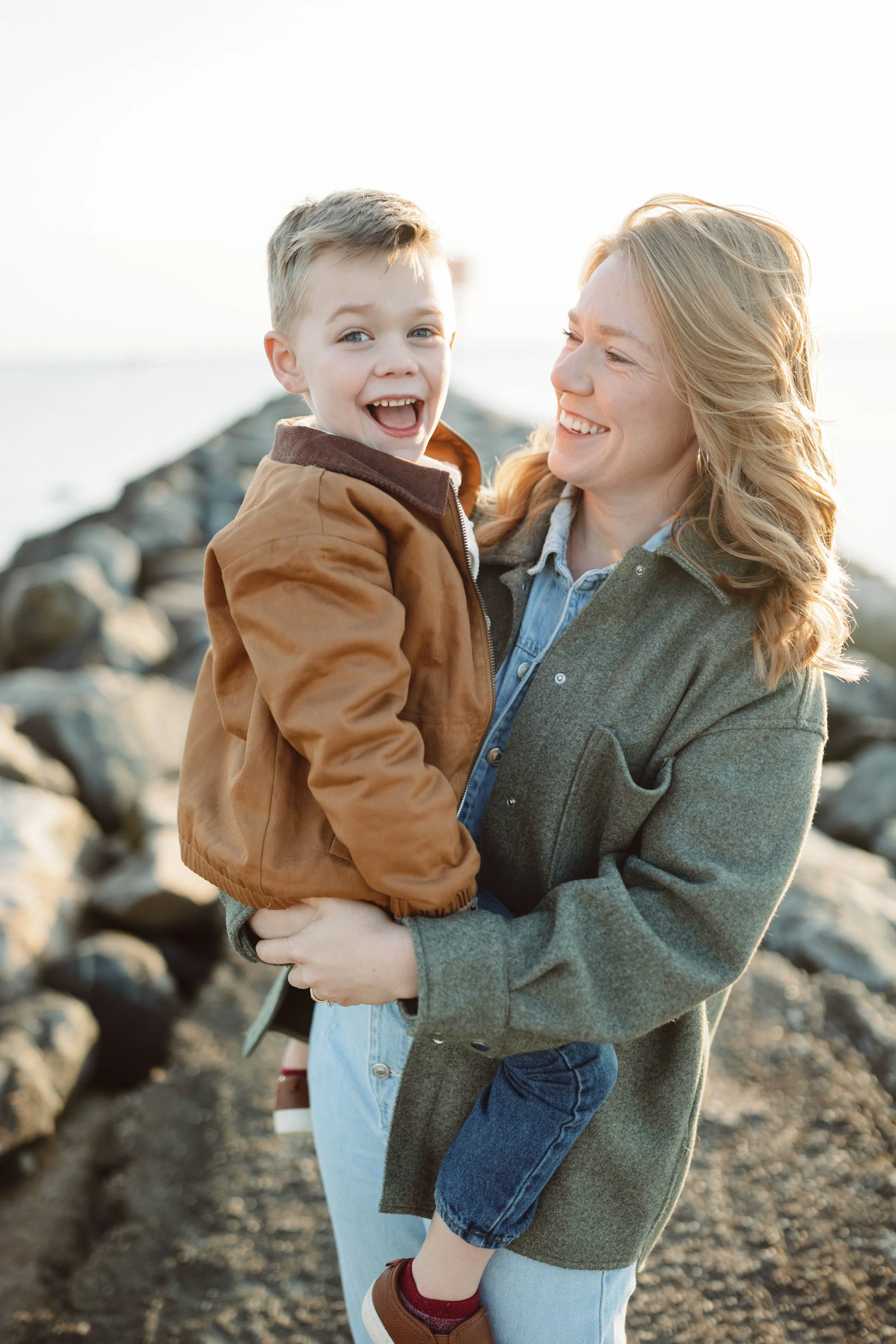 gallagherfamily_virginiabeachoceanfront_victoriahartellphotography27_.jpg