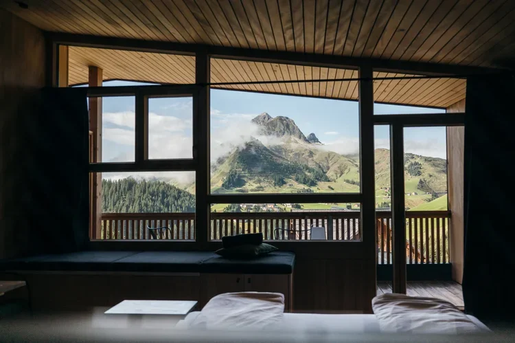 Holzgauerhaus-Zimmer-Holzgauerhome-09-22-#mountainhideaways©MarikaUnterladstaetter-9.webp