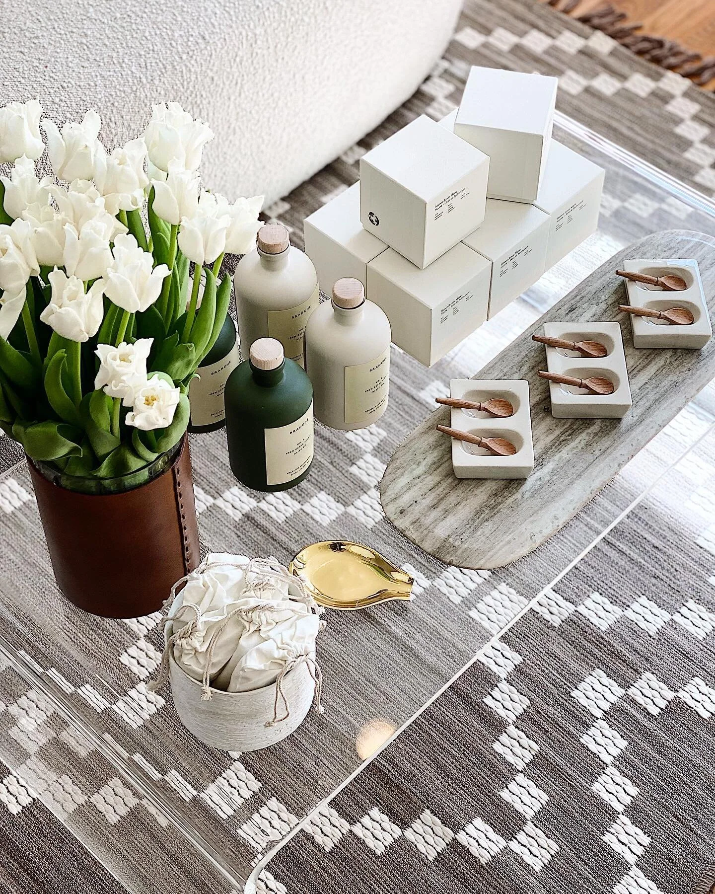 that spring sun pouring in to the studio 🌞