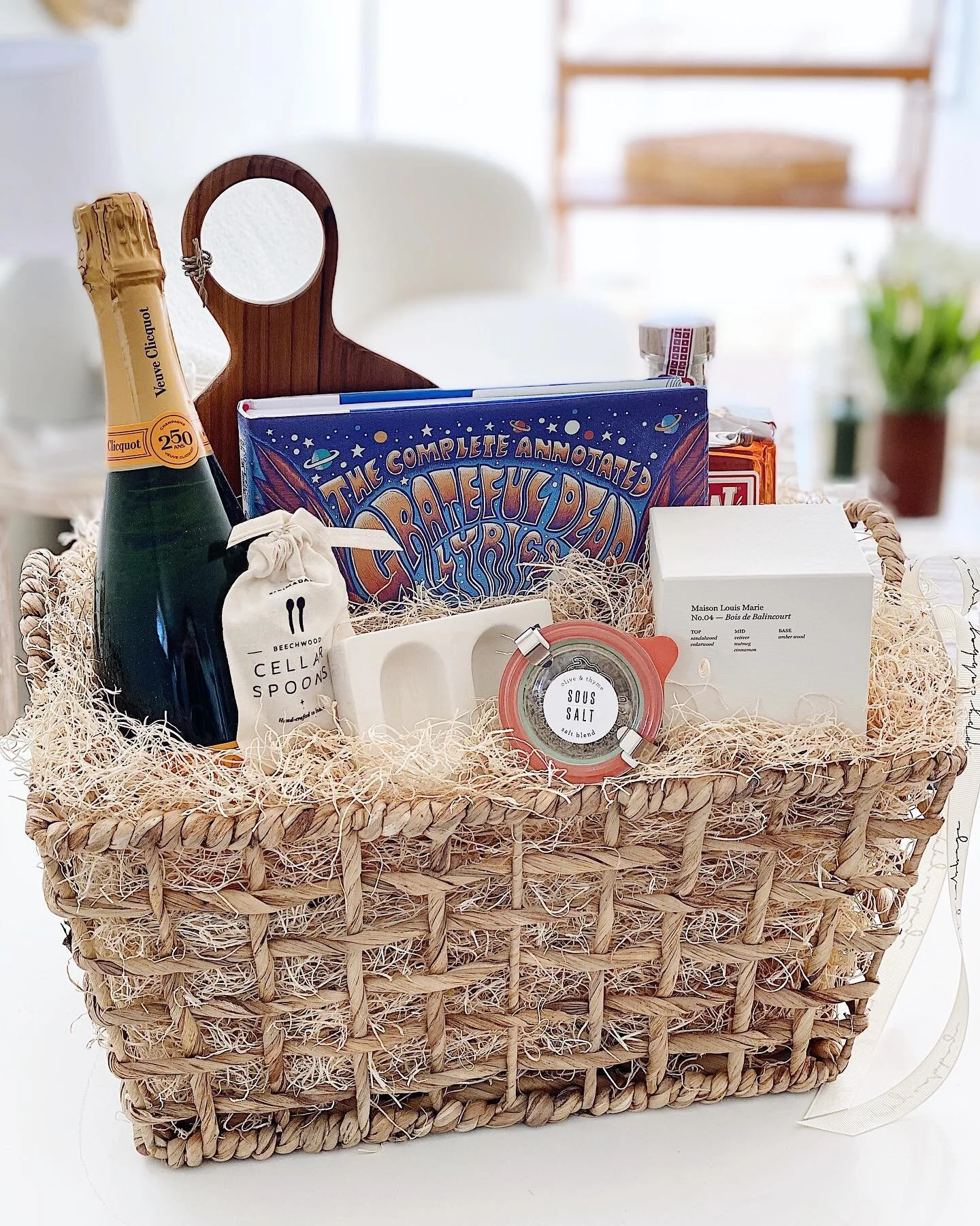 &lsquo;Once in a while you can get shown the light, in the strangest of places if you look at it right&rsquo;

It&rsquo;s all in the details for these Deadheads 🎶 custom closing gift for @barilevinebruszer