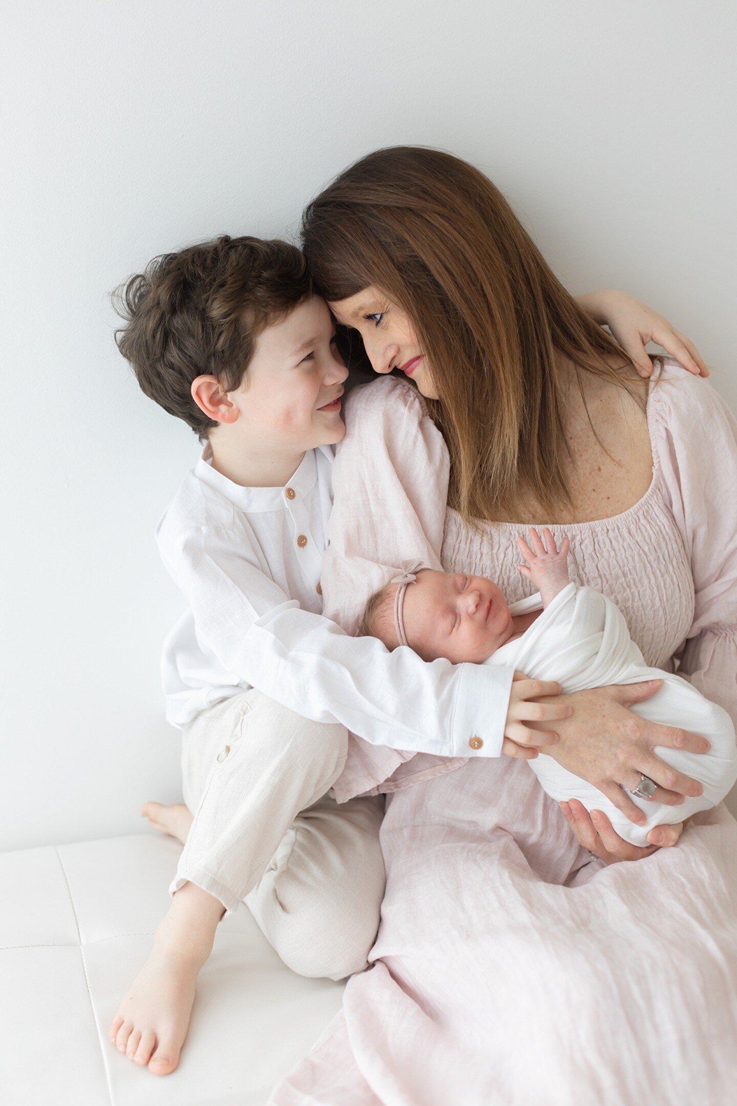 📷👨&zwj;👩&zwj;👧&zwj;👦❤️

There's nothing quite like the joy and excitement that comes with welcoming a new addition to your family. As a photographer, it's an honor to capture these precious moments and create memories that will last a lifetime. 