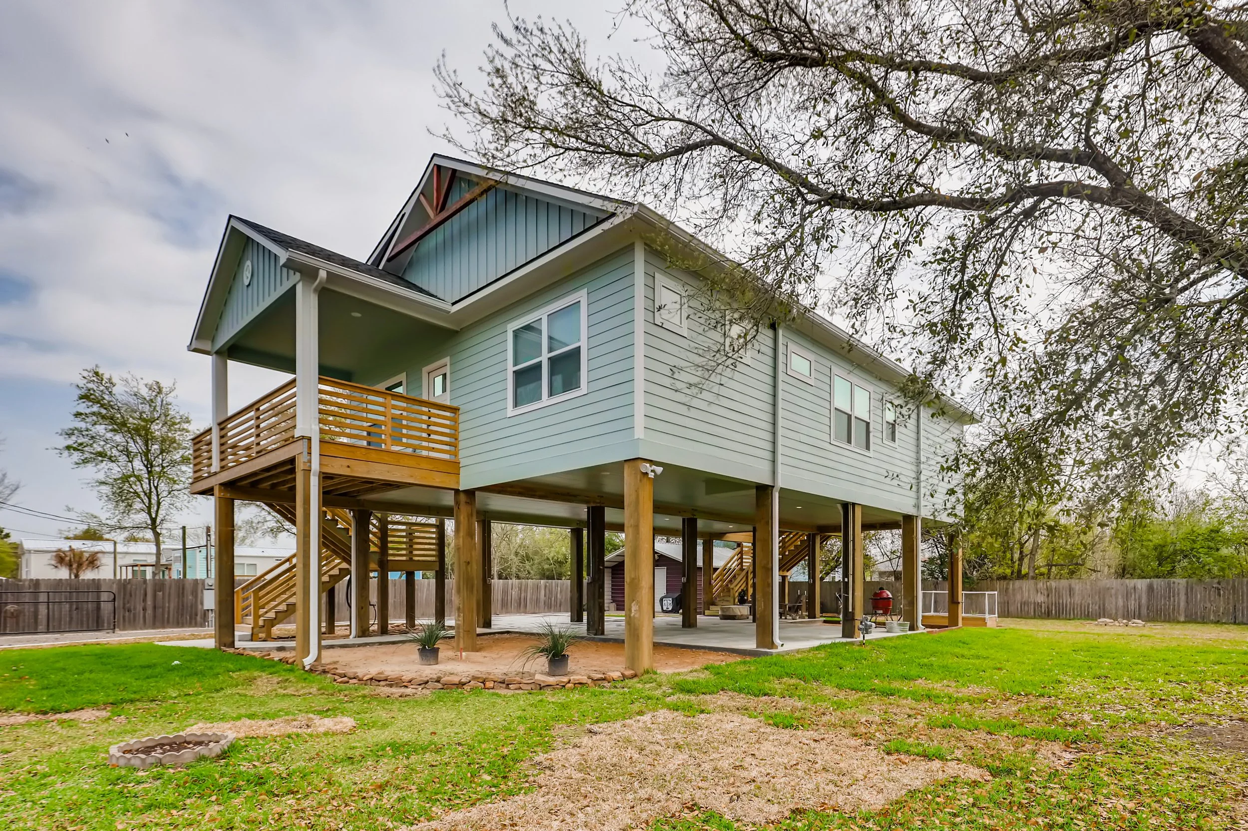 319 8th St San Leon TX 77539-print-002-010-Exterior Front-3600x2399-300dpi.jpg