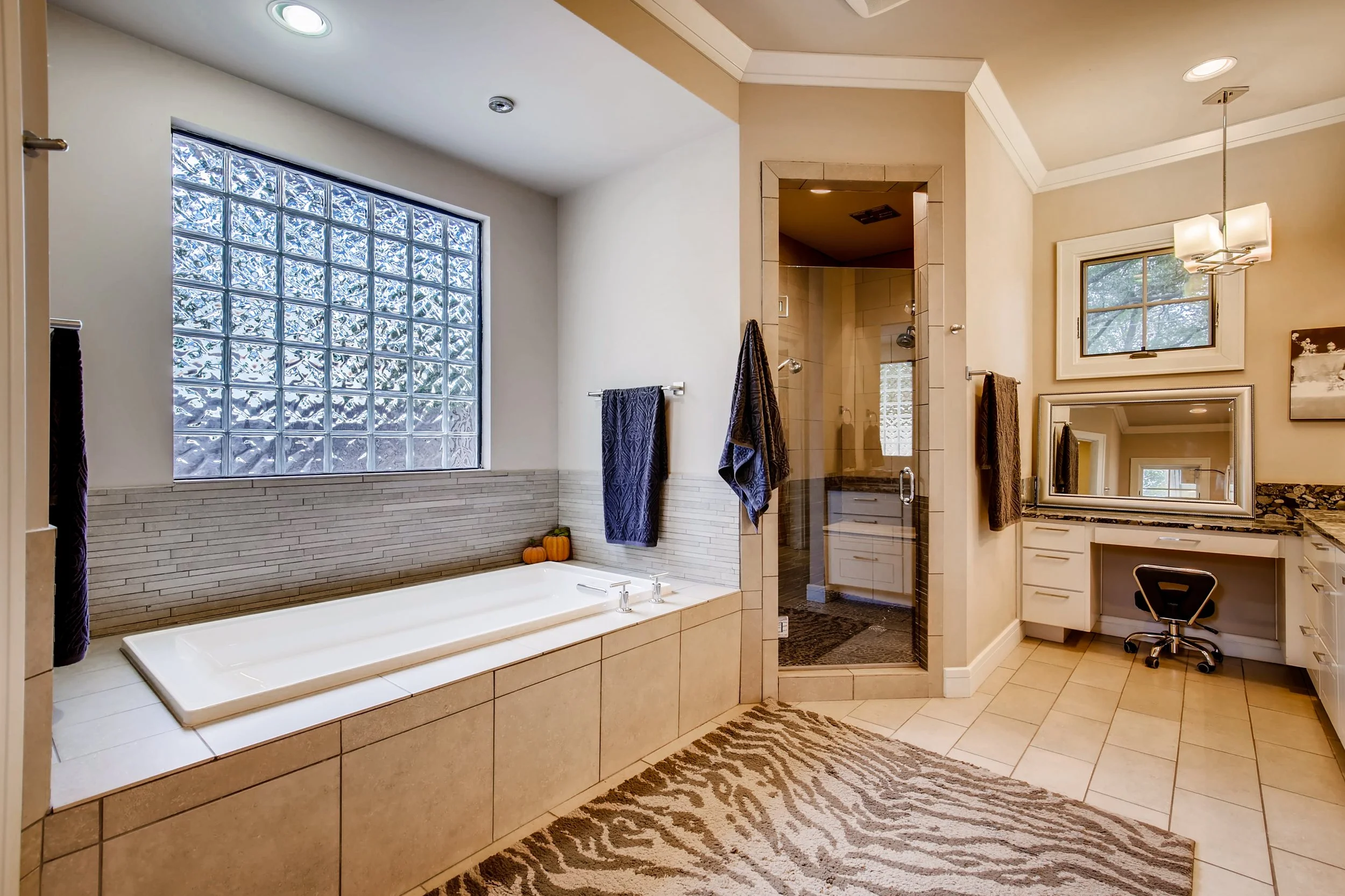 4609 Madrona Dr Austin TX-print-019-5-Master Bathroom-3600x2399-300dpi.jpeg