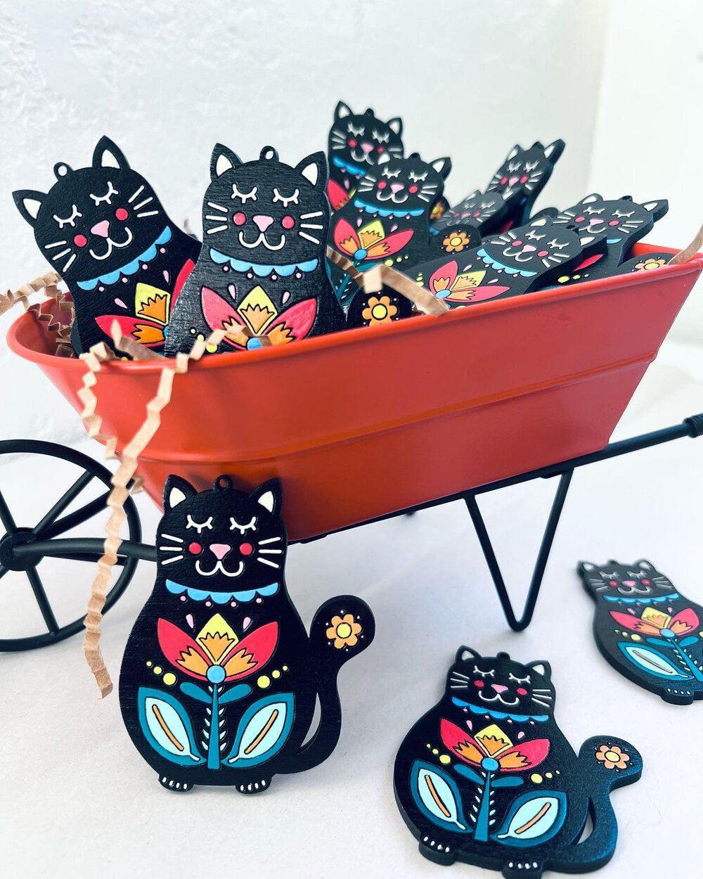 A load of kitties coming in your way! 🐈&zwj;⬛

Ahh, the beauty of Spring! With the fresh air, an array of vibrant blooms, who wouldn't be a bit anxious to get outside and enjoy the great outdoors?

For those of us stuck behind computer screens all d