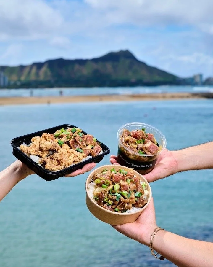 新ポケフレーバー『和風アヒタタキポケ』もちろんご飯との相性抜群です🫶
ポケ丼にするも🙆、酢飯のポケ弁当にするも🙆&zwj;♀️
お好みで楽しんでくださいね👍
.
.⁠
\次のハワイ旅行まで忘れないように保存しよう/⁠
@foodlandalamoanajp⁠
.⁠
.⁠
#ハワイ大好き #ハワイグルメ #美味しいハワイ #ハワイ好きな人と繋がりたい #ハワイ旅行 #ハワイライフ #ハワイのスーパーマーケット  #フードランドアラモアナ #フードランドファームズ