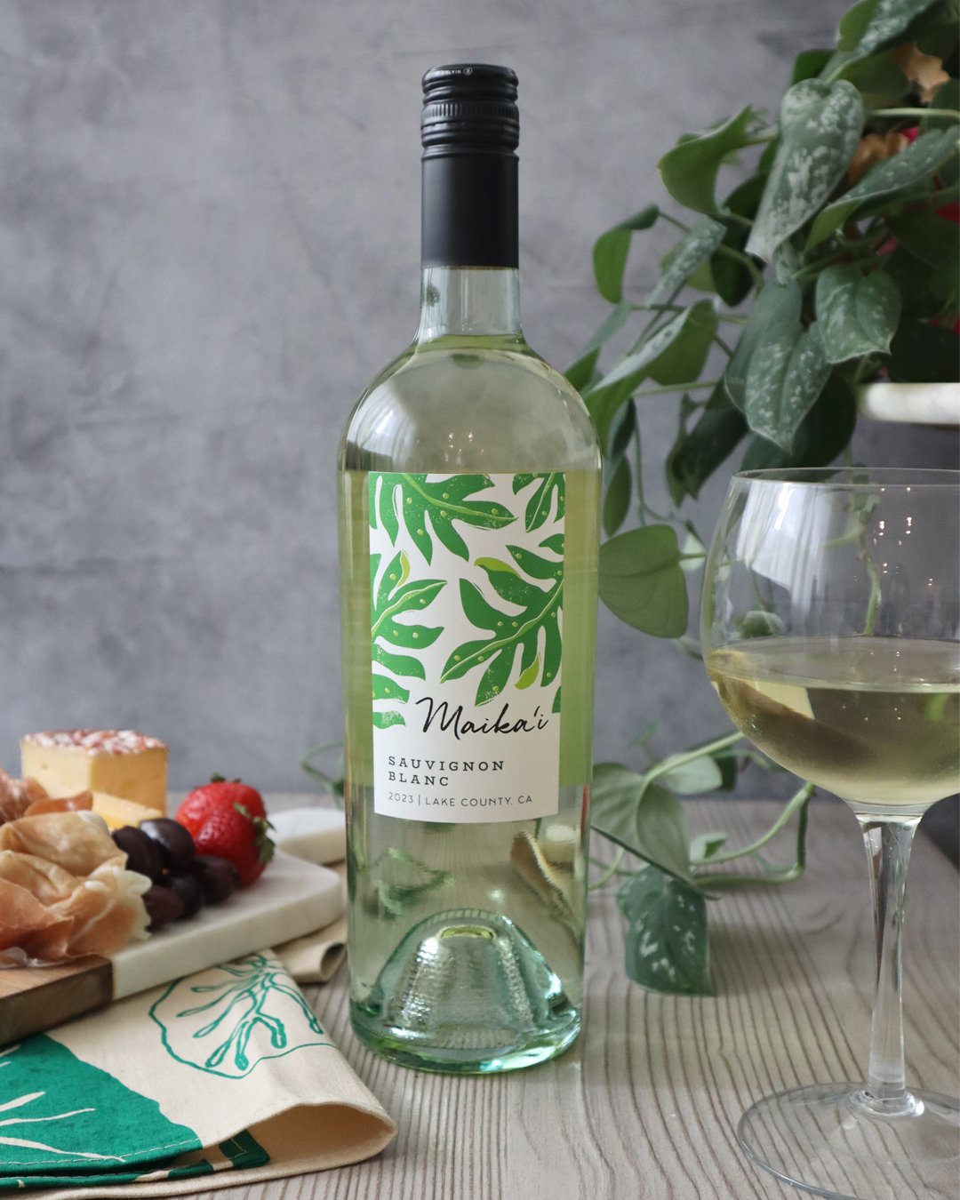 9月11日のアロハフライデーは、マイカイワインが$8.99🉐
お見逃しなく〜🥂

（一部対象外があります）
.
.⁠
\次のハワイ旅行まで忘れないように保存しよう/⁠
@foodlandalamoanajp⁠
.⁠
.⁠
#ハワイ大好き #ハワイグルメ #美味しいハワイ #ハワイ好きな人と繋がりたい #ハワイ旅行 #ハワイライフ #ハワイのスーパーマーケット  #フードランドアラモアナ #フードランドファームズ #フードランド限定