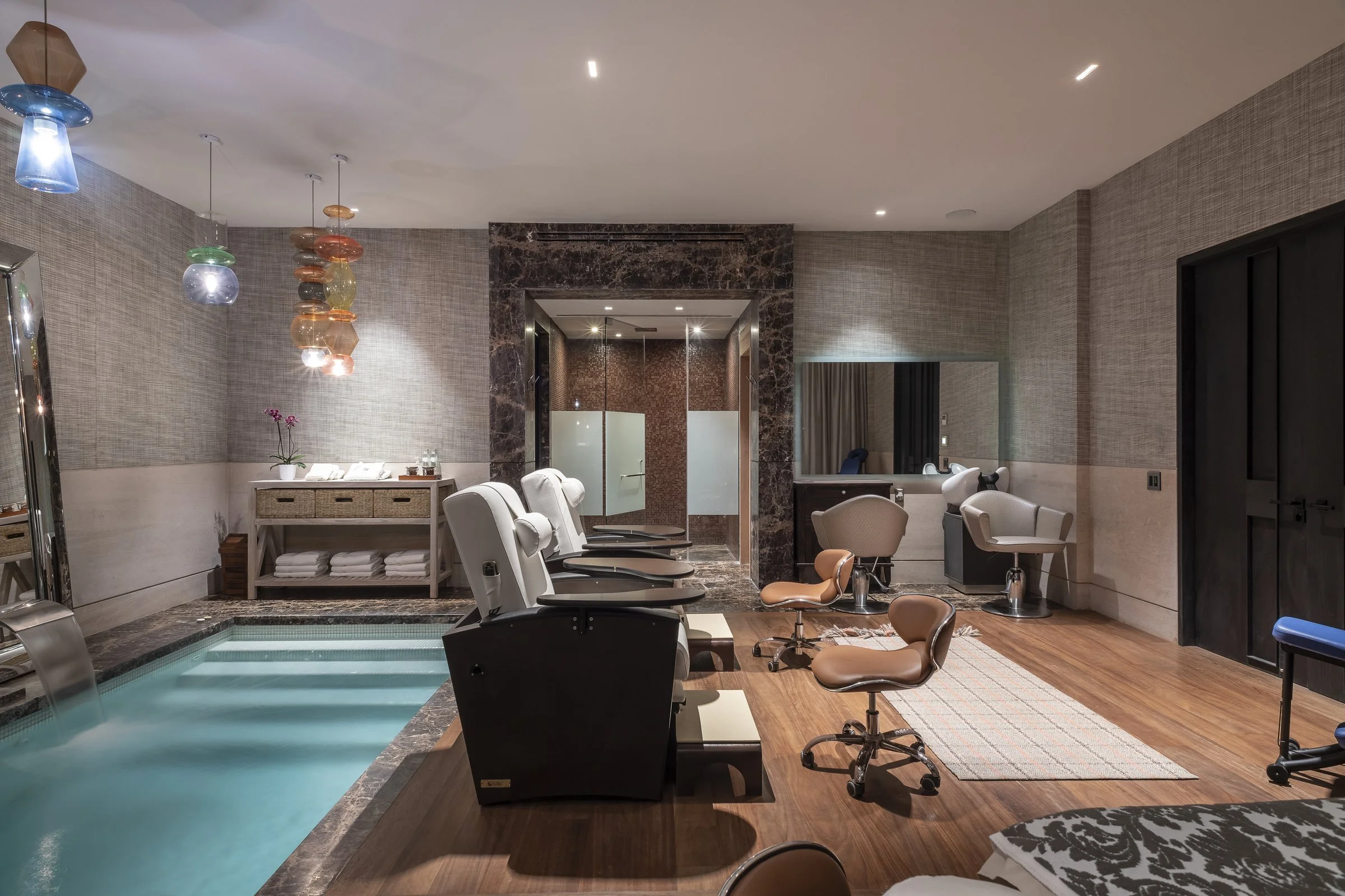 The spa room and its turquoise cold plunge pool